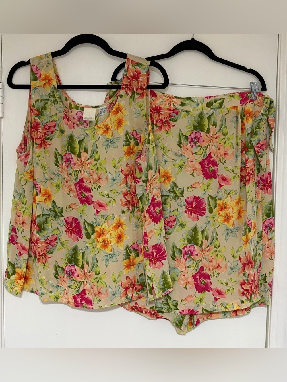 Emma James Women’s 100% Silk Floral Print Blouse and Skort Size 16/18W Emma James Women’s 100% Silk Floral Print Blouse and Skort Size 16/18W