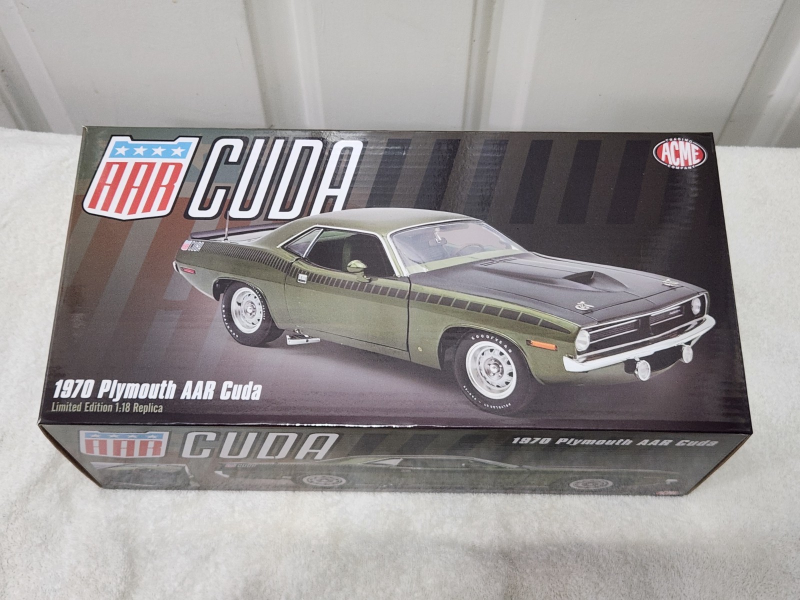 1/18 ACME Diecast-1970 Cuda AAR-Read Description Minor Blemish 1/18 ACME Diecast-1970 Cuda AAR-Read Description Minor Blemish
