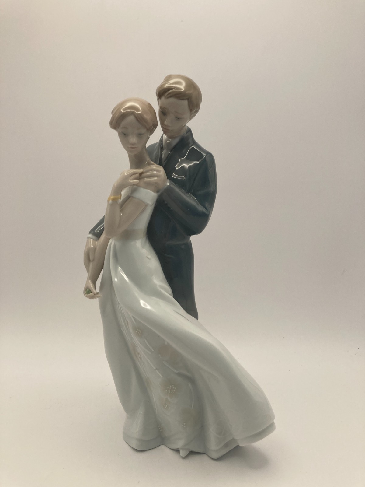 Lladro #8274 Everlasting Love Bride Groom Figurine 9\