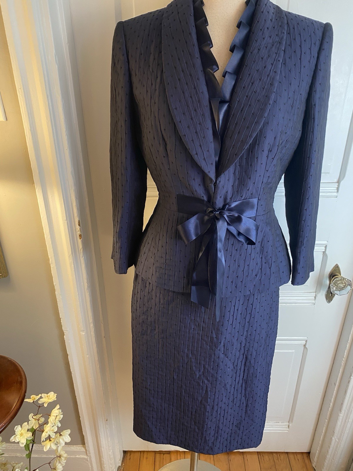 TAHARI ARTHUR S. LEVINE LUXE BLUE SKIRT SUIT-SIZE4-FABULOUSE STYLE-NWOT TAHARI ARTHUR S. LEVINE LUXE BLUE SKIRT SUIT-SIZE4-FABULOUSE STYLE-NWOT