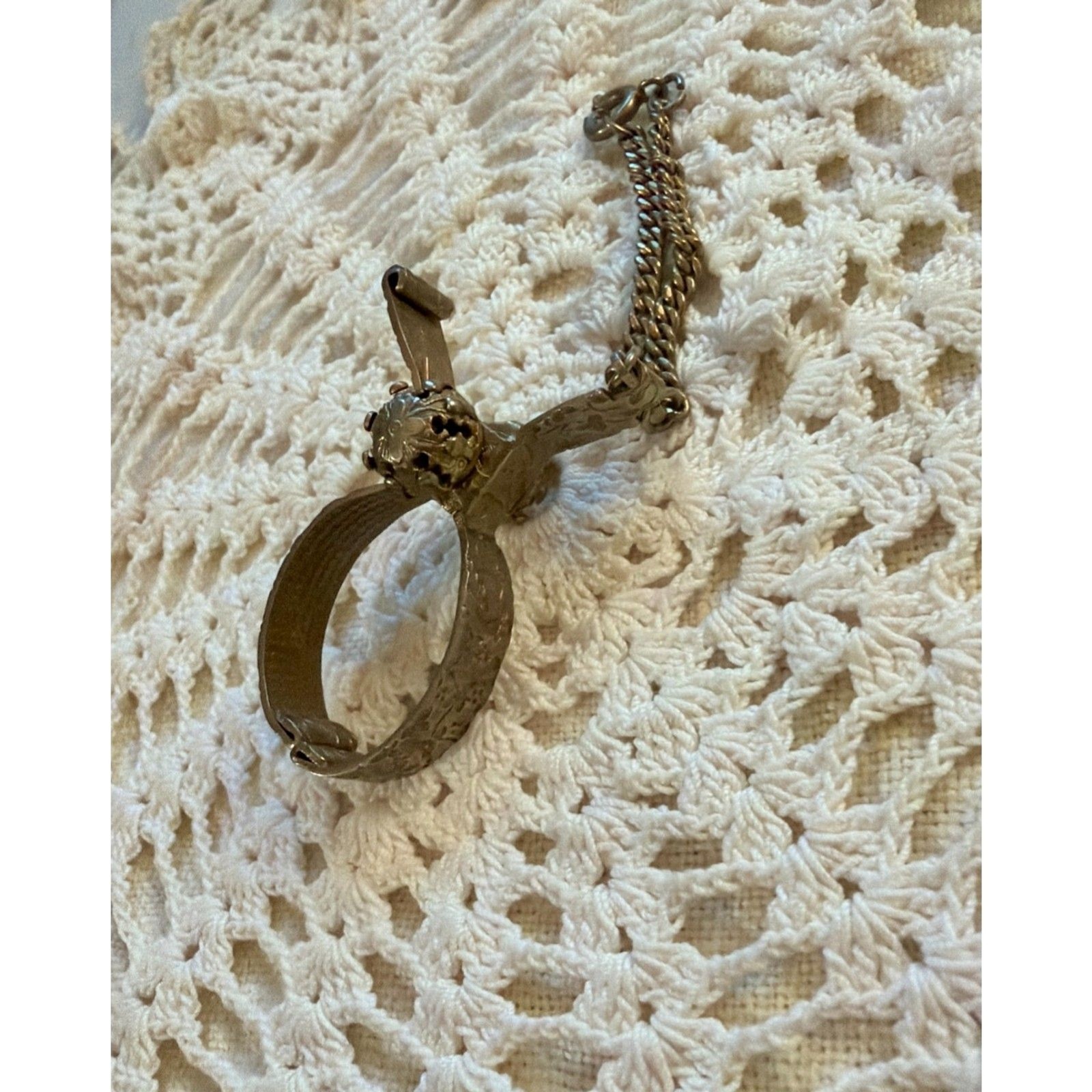 Vintage Victorian Revival Gold Tone Etched Mechanical Glove Clip Holder Vintage Victorian Revival Gold Tone Etched Mechanical Glove Clip Holder