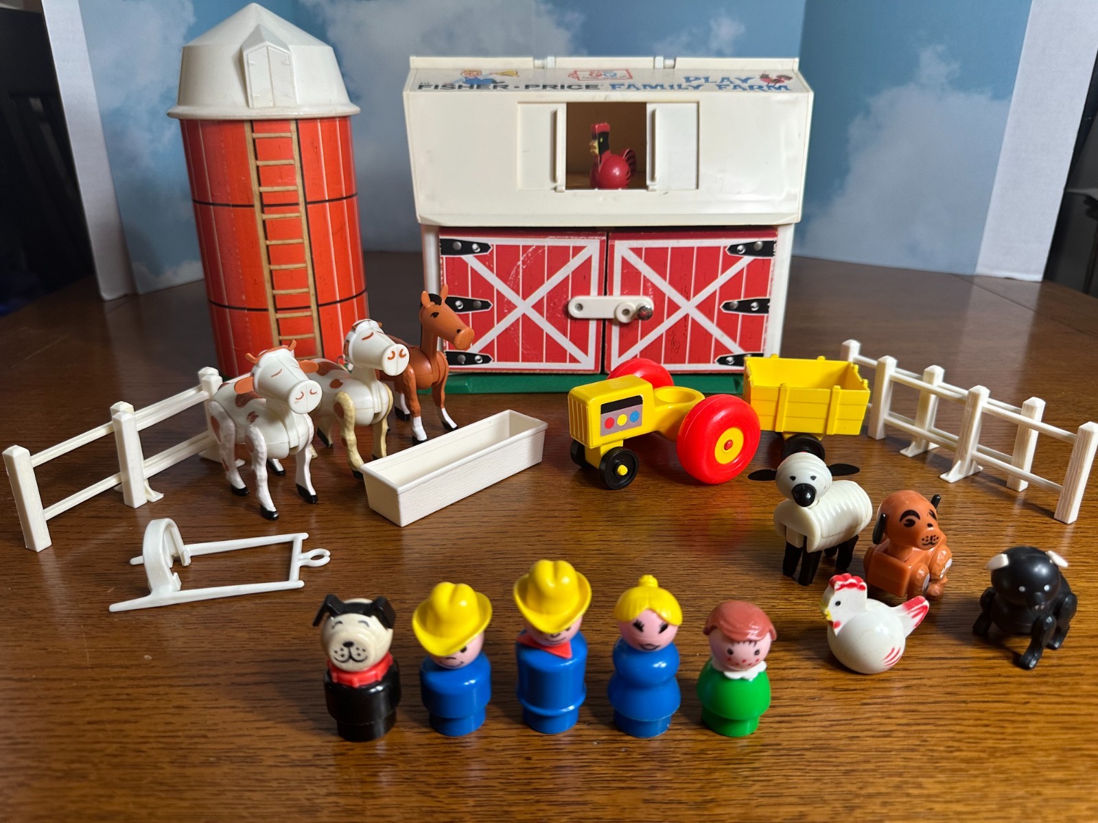 Vintage Fisher Price Little People Play Family Farm 915. COMPLETE.