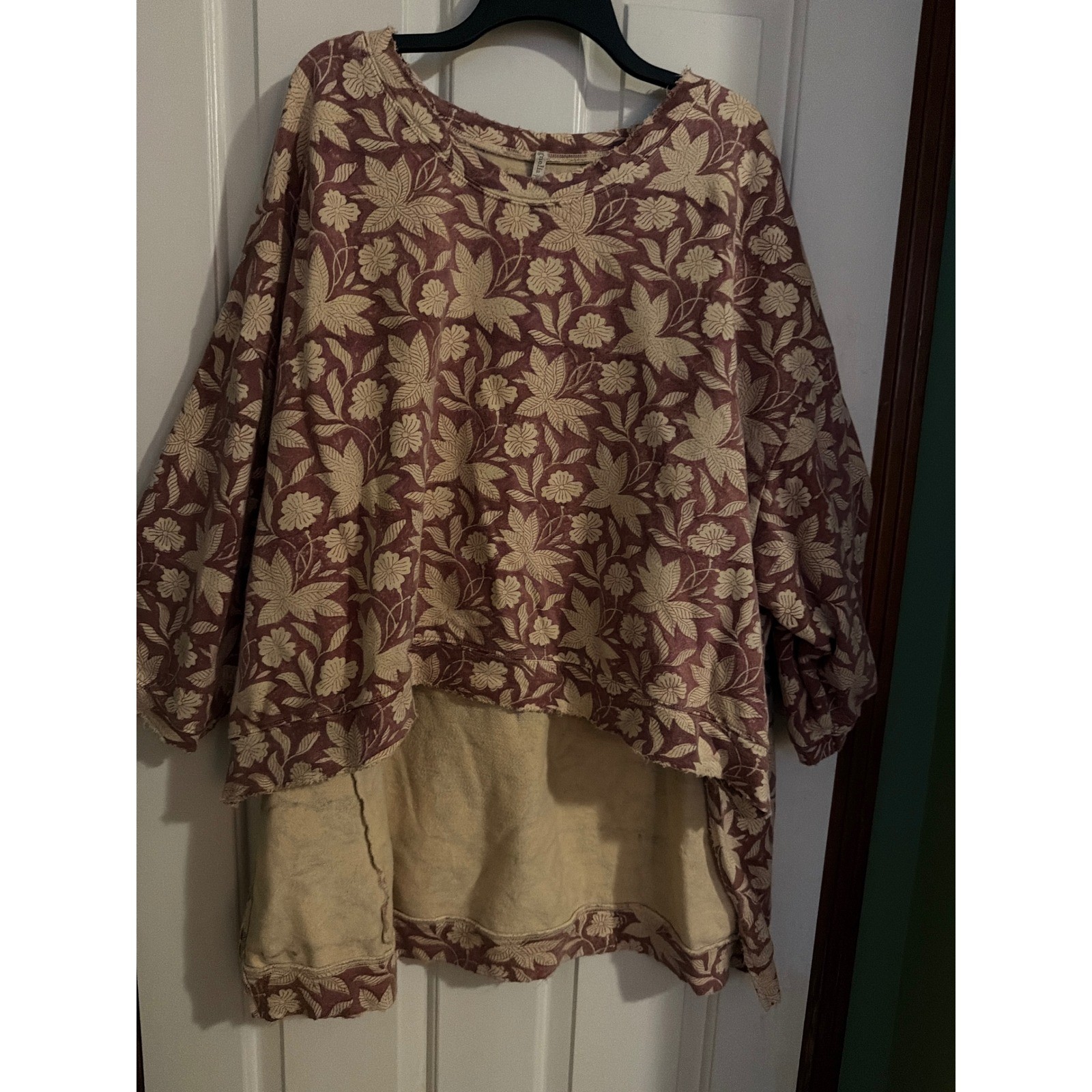 Magnolia Pearl Floral Sweatshirt Burgundy Cream Oversized High Low Boho Pullover Magnolia Pearl Floral Sweatshirt Burgundy Cream Oversized High Low Boho Pullover