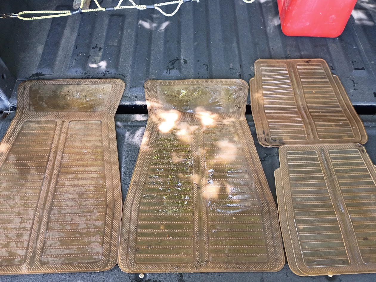 VINTAGE 1950/60'S VINYL FLOOR MATS VINTAGE 1950/60'S VINYL FLOOR MATS