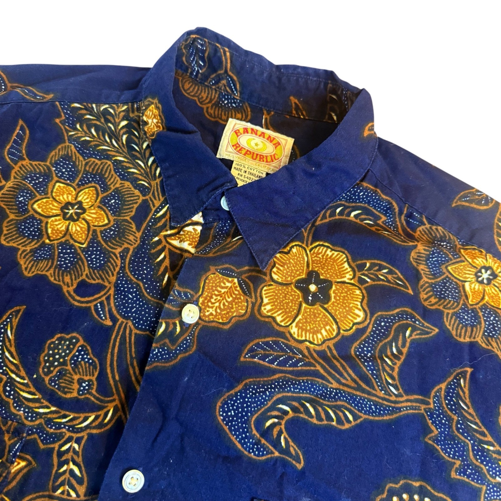 Vintage Banana Republic Navy Blue Batik Floral Cotton Button Down Shirt Mens L Vintage Banana Republic Navy Blue Batik Floral Cotton Button Down Shirt Mens L