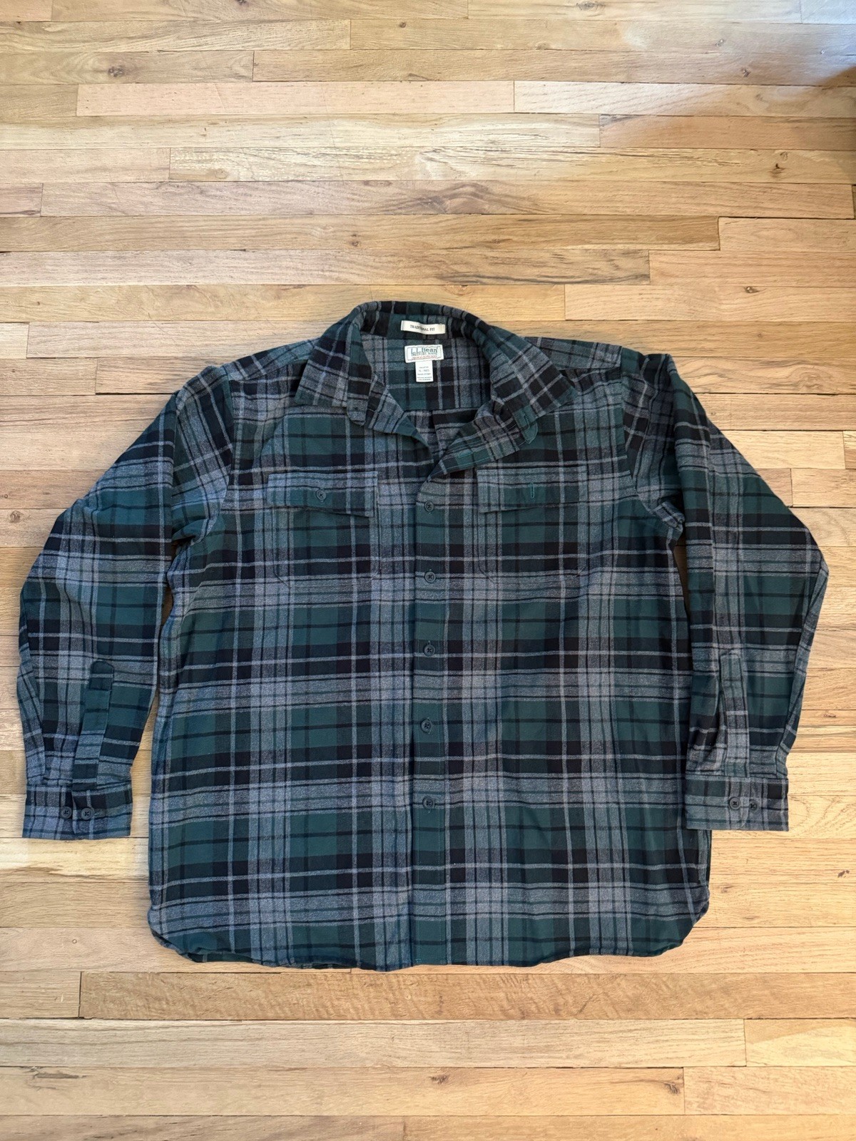 L.L. Bean Men\'s Long Sleeve Plaid Flannel, Size XL, Green and Grey L.L. Bean Men\'s Long Sleeve Plaid Flannel, Size XL, Green and Grey