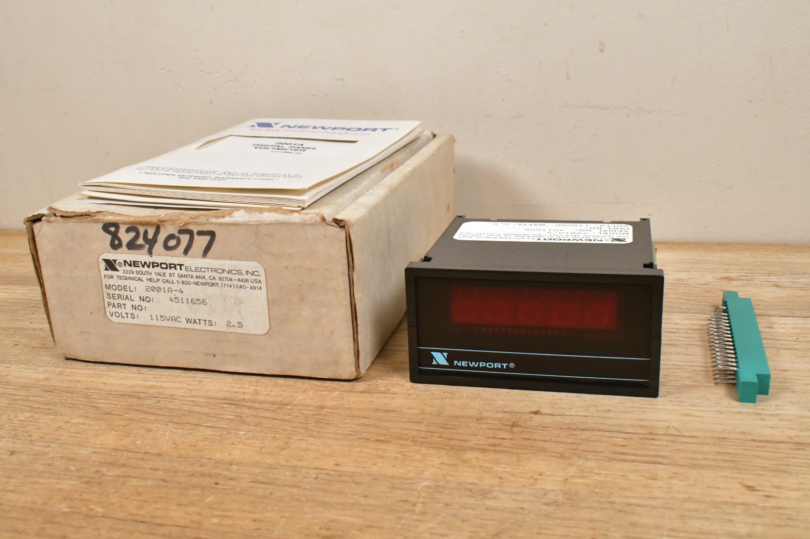 NEW Newport Electronics 2001A-4 Digital Panel Volt Meter 115Vac 2.5 Watts