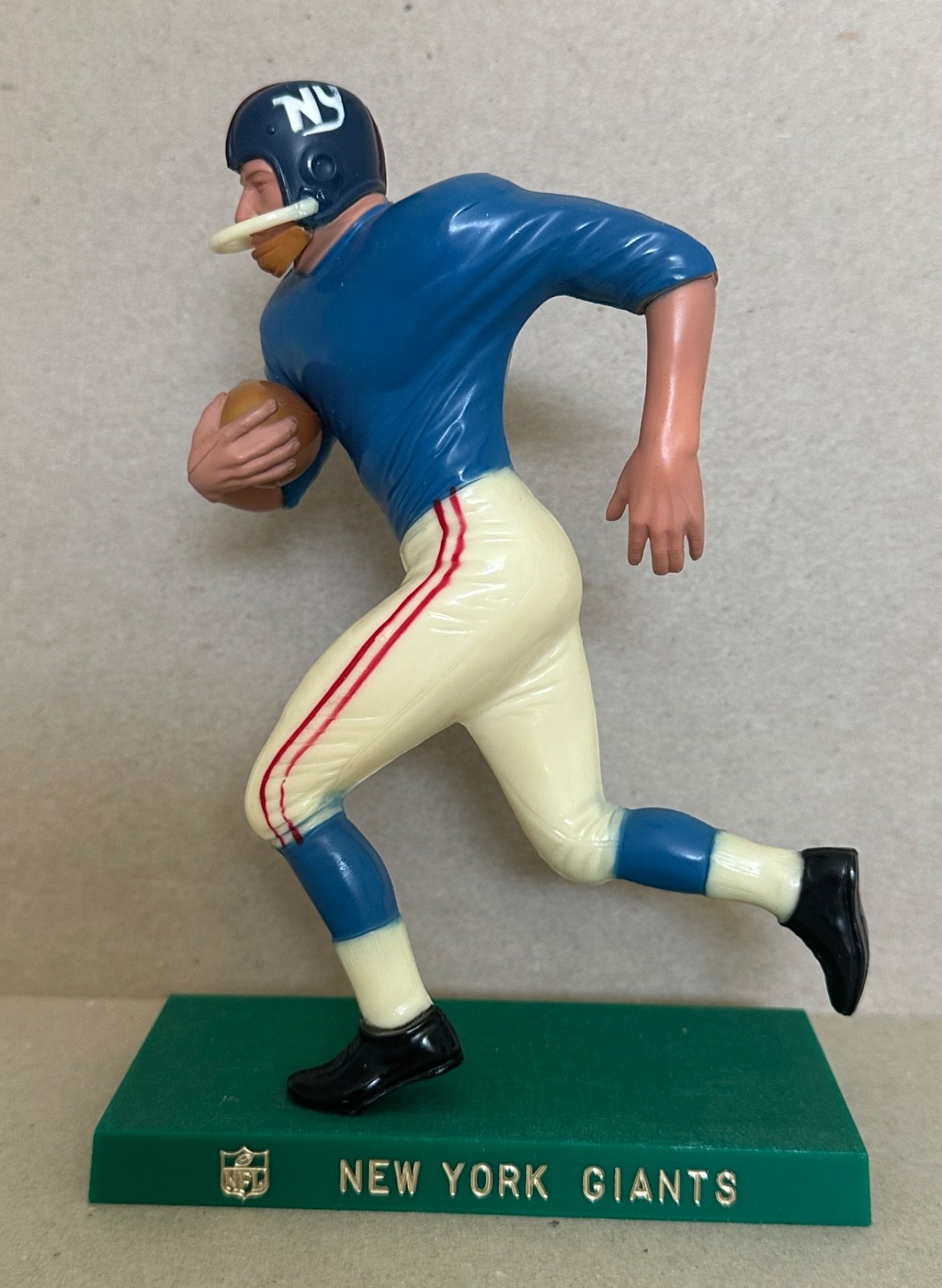 Vintage 1959-63 Hartland NFL New York Giants Football Statue - Beautiful