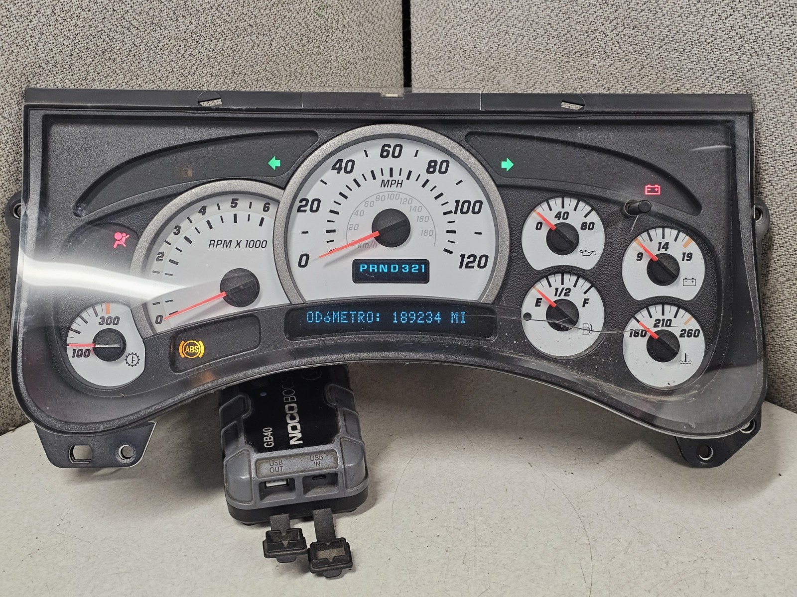 *NEEDS REPAIR* 2003 Hummer H2 Speedometer Instrument Gauge Cluster 15179500