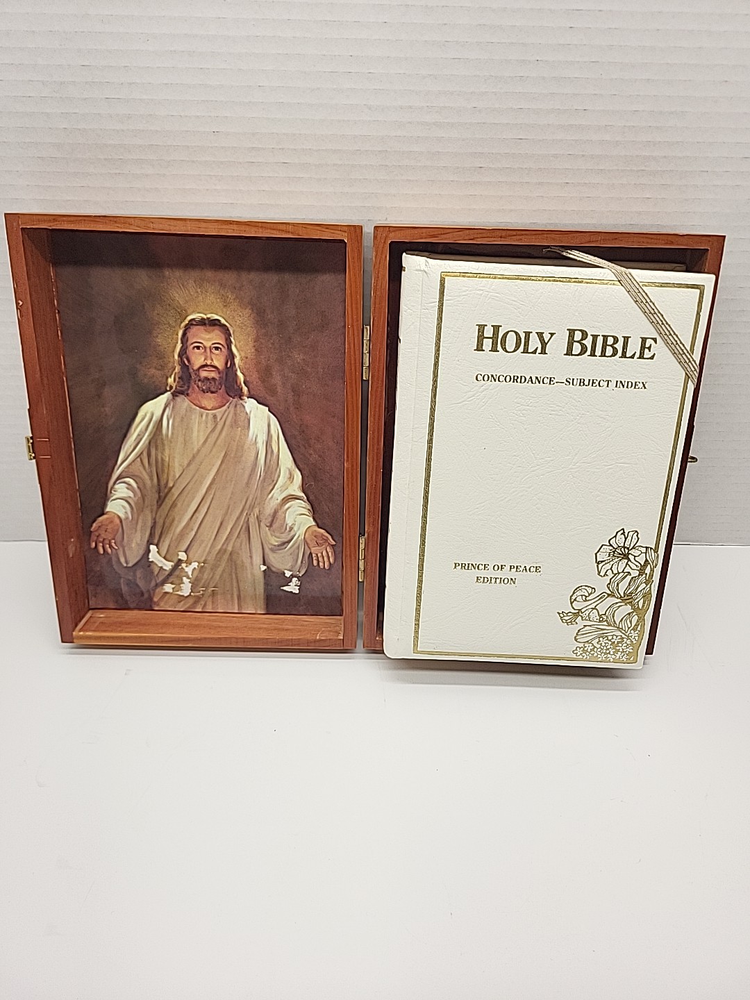 Vtg 1976 HOLY BIBLE Concordance Prince Of Peace Edition W/ Engraved Wooden Box Vtg 1976 HOLY BIBLE Concordance Prince Of Peace Edition W/ Engraved Wooden Box