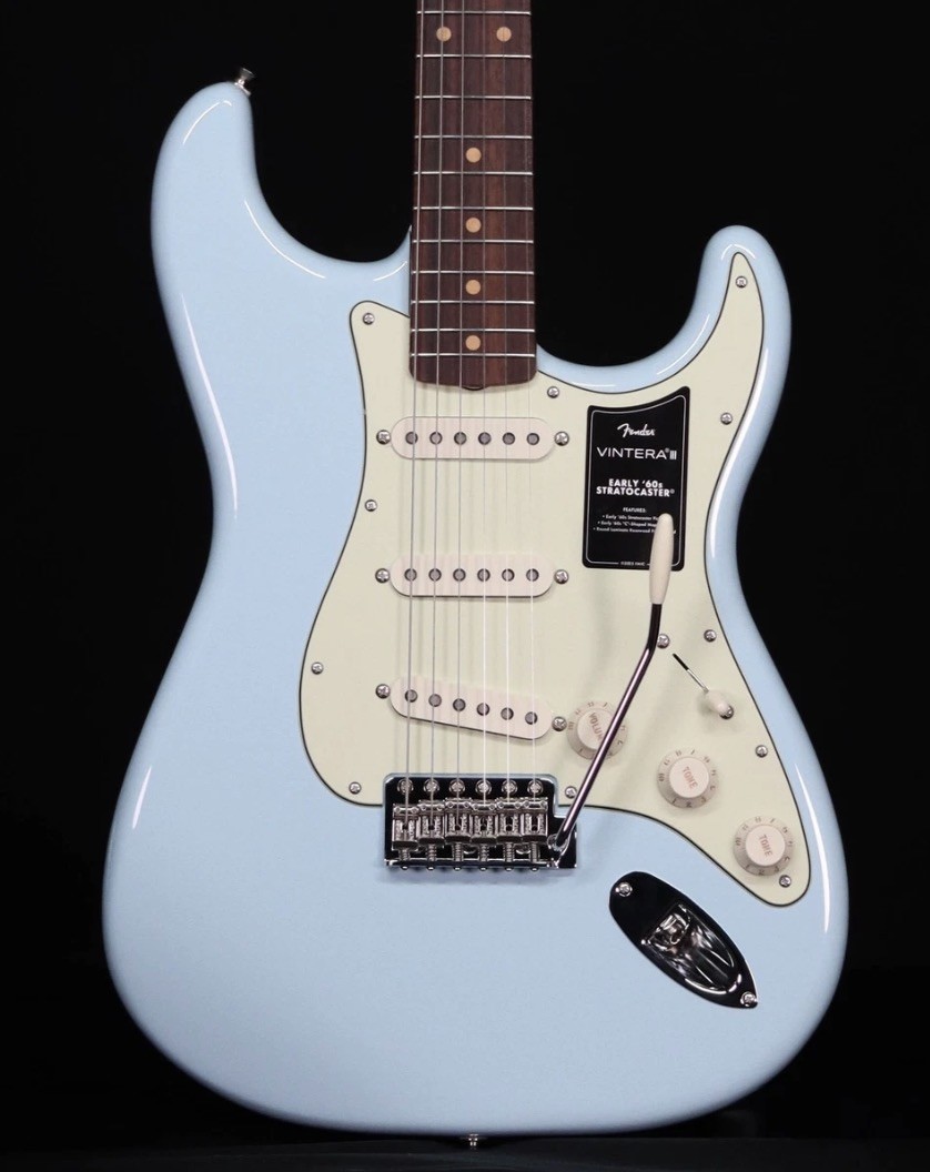 Fender Vintera III Early \'60s Stratocaster, Rosewood FB, Sonic Blue Fender Vintera III Early \'60s Stratocaster, Rosewood FB, Sonic Blue