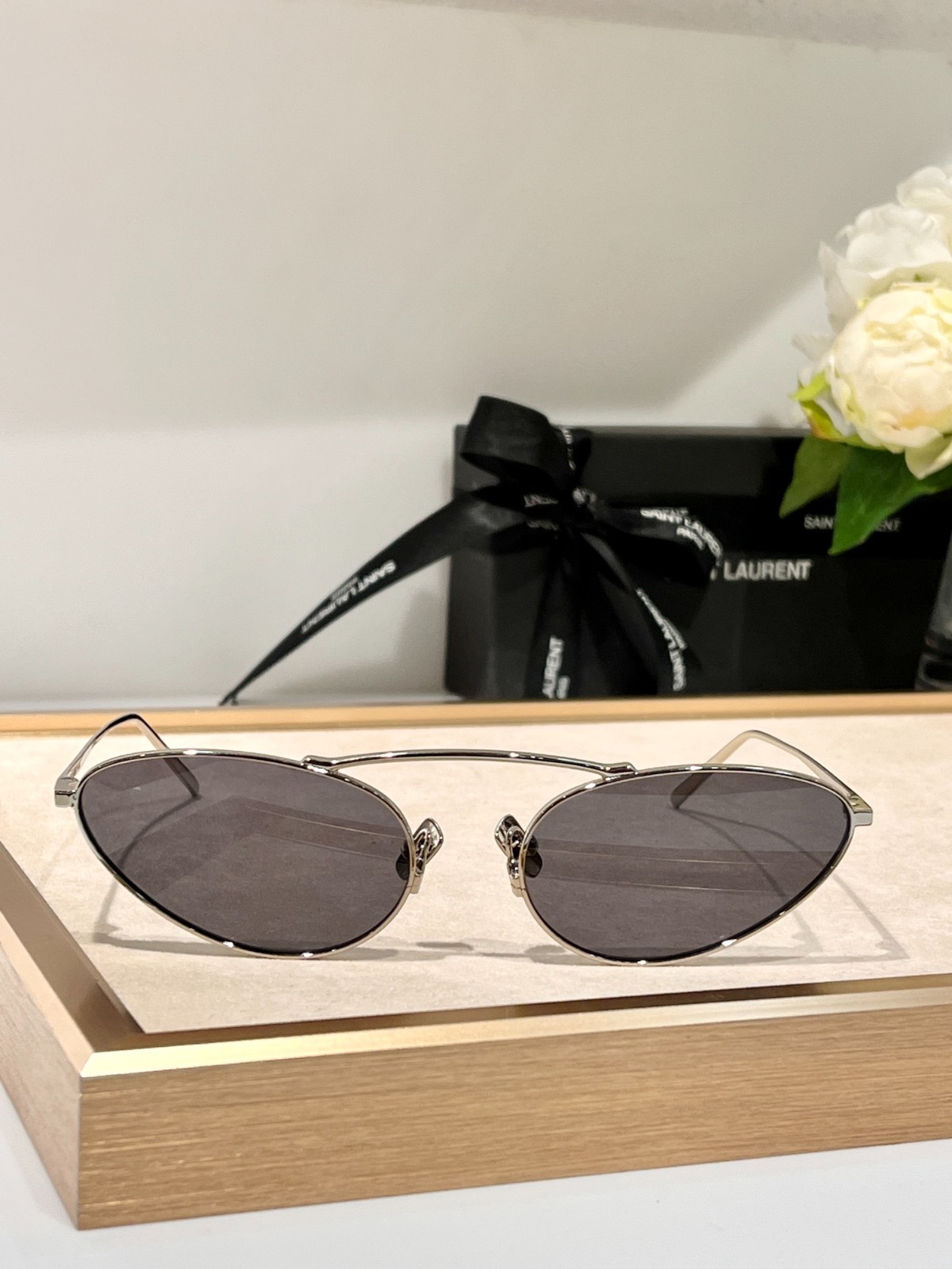 90s Retro Oval Sunglasses Women Metal Frame Minimalist Chic Fashion Shades 90s Retro Oval Sunglasses Women Metal Frame Minimalist Chic Fashion Shades