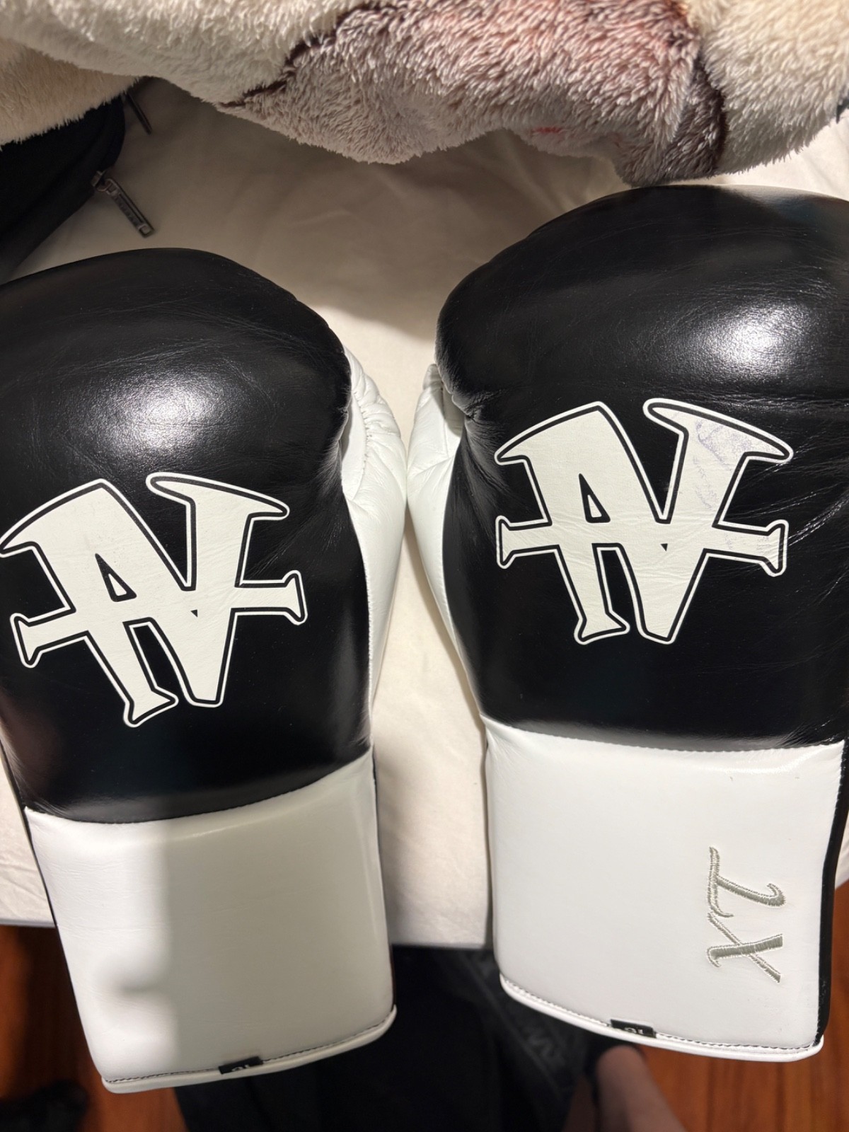Custom Spartacus Boxing Gloves (Naoya Inoue) Custom Spartacus Boxing Gloves (Naoya Inoue)