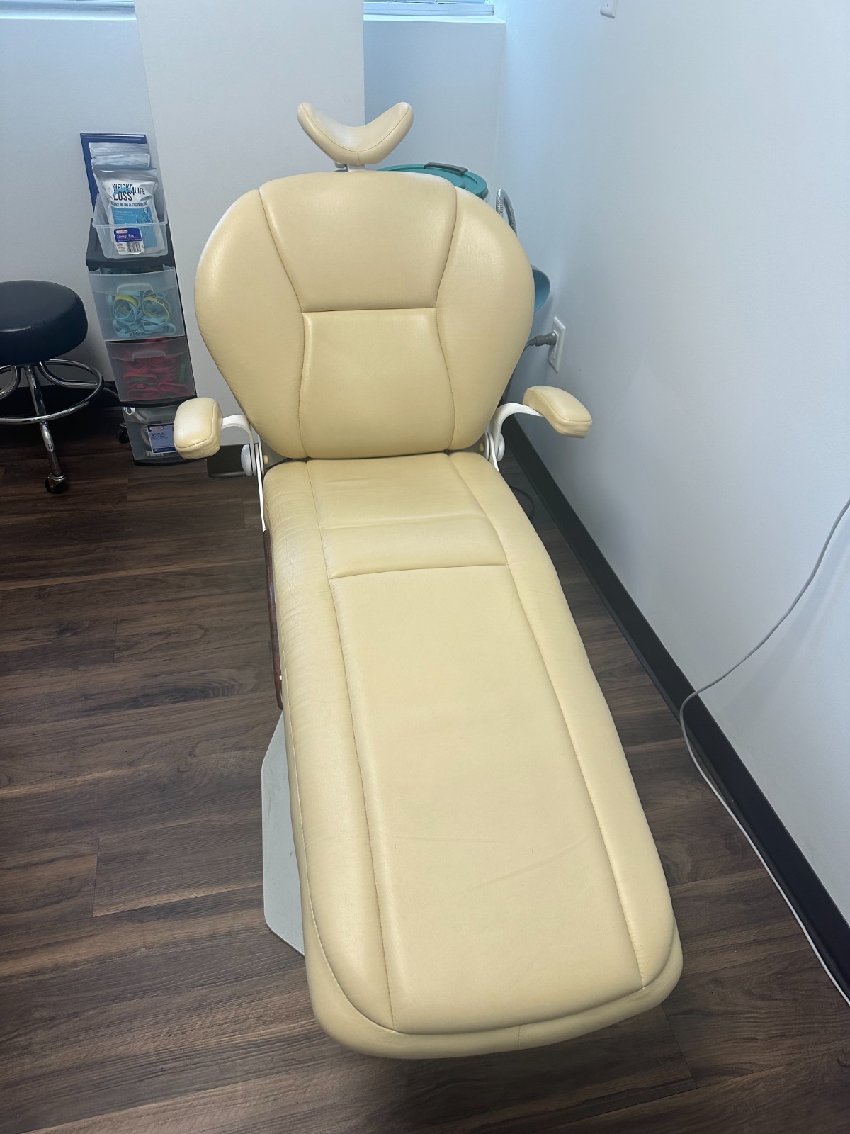 ELECTRIC DENTAL EXAMINATION CHAIR ELECTRIC DENTAL EXAMINATION CHAIR