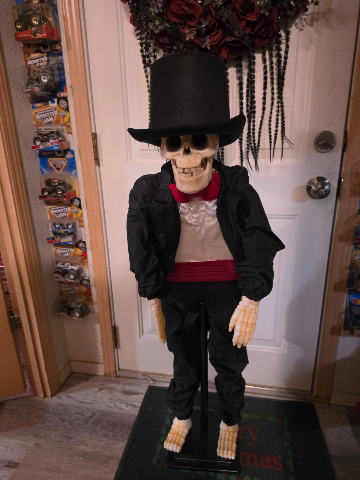 Vintage GEMMY Motion Animated Singing Hot 3.5 Ft. Skeleton Groom - Works Vintage GEMMY Motion Animated Singing Hot 3.5 Ft. Skeleton Groom - Works