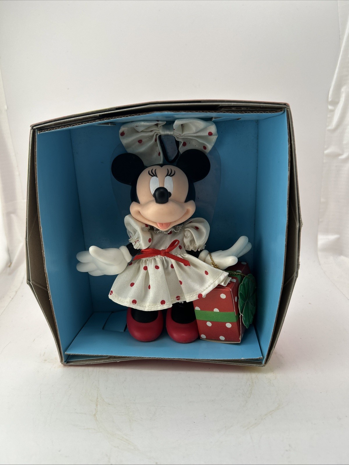 Vntg 1998 Dressing Pretty Minnie Mouse 6” Disney Doll by Mattel  complete 