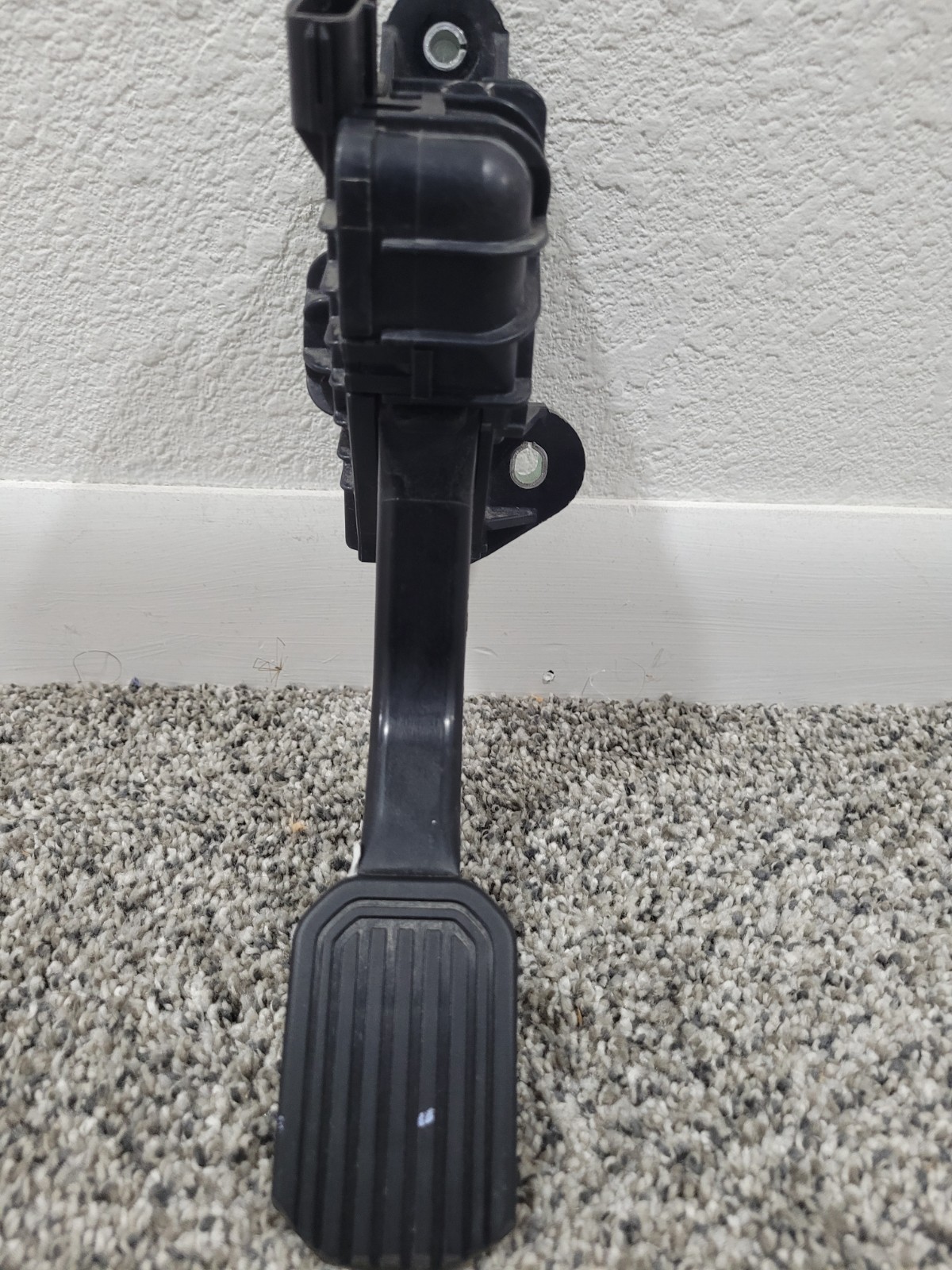 USED 2005-2015 Toyota Tacoma/03-09 4Runner/07-11 FJ Cruiser Accelerator Pedal USED 2005-2015 Toyota Tacoma/03-09 4Runner/07-11 FJ Cruiser Accelerator Pedal