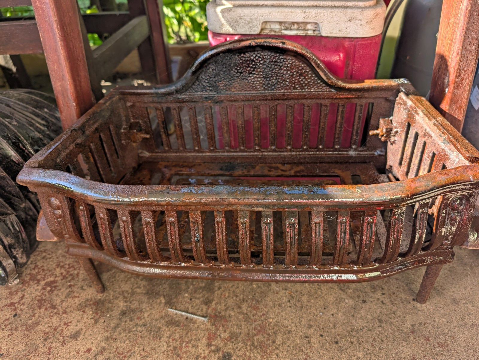 Antique Style Brown Metal Fireplace Coal Scuttle Basket with Handle Antique Style Brown Metal Fireplace Coal Scuttle Basket with Handle