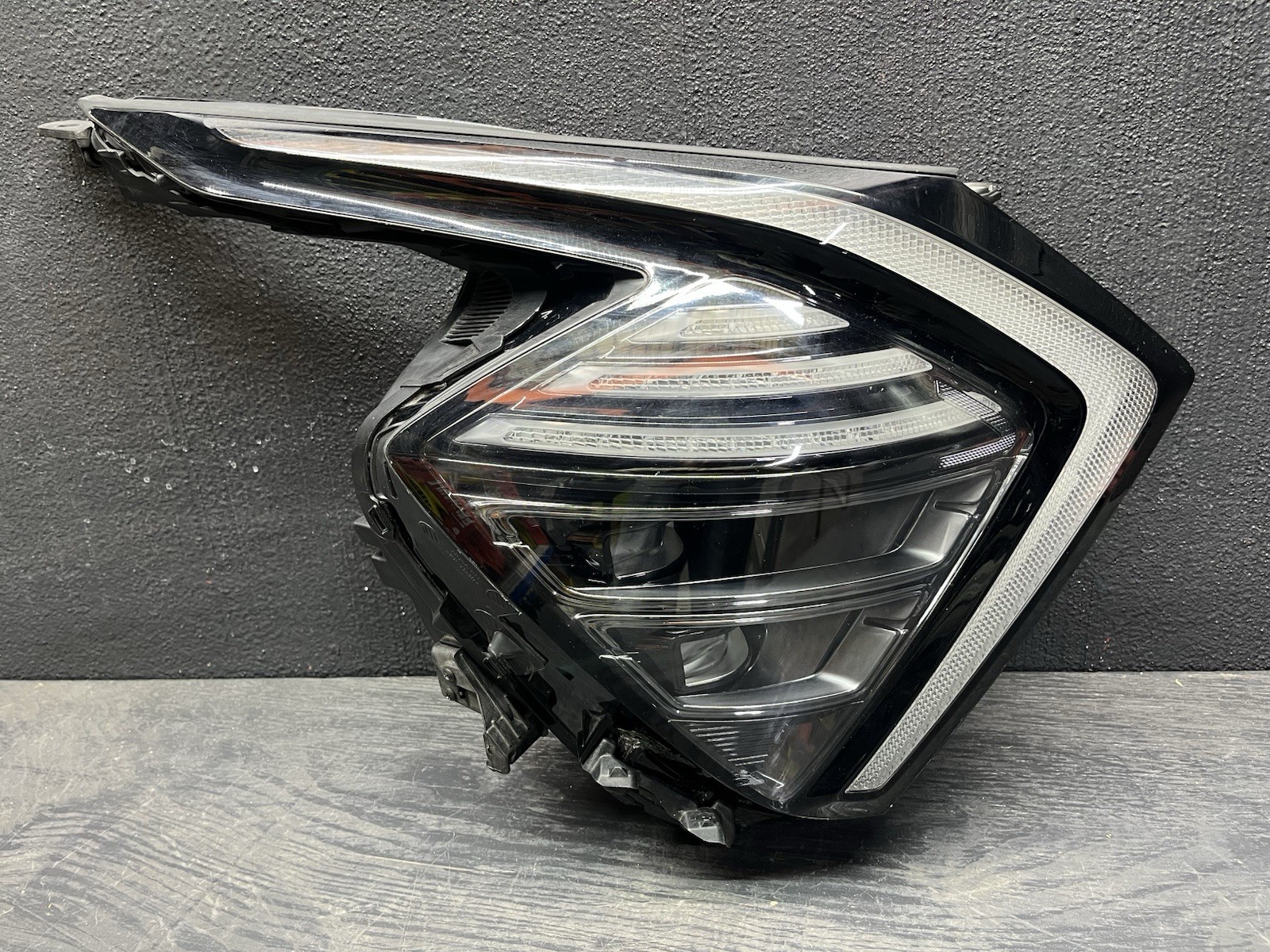 2023-2025 Kia Sportage Headlight RH OEM