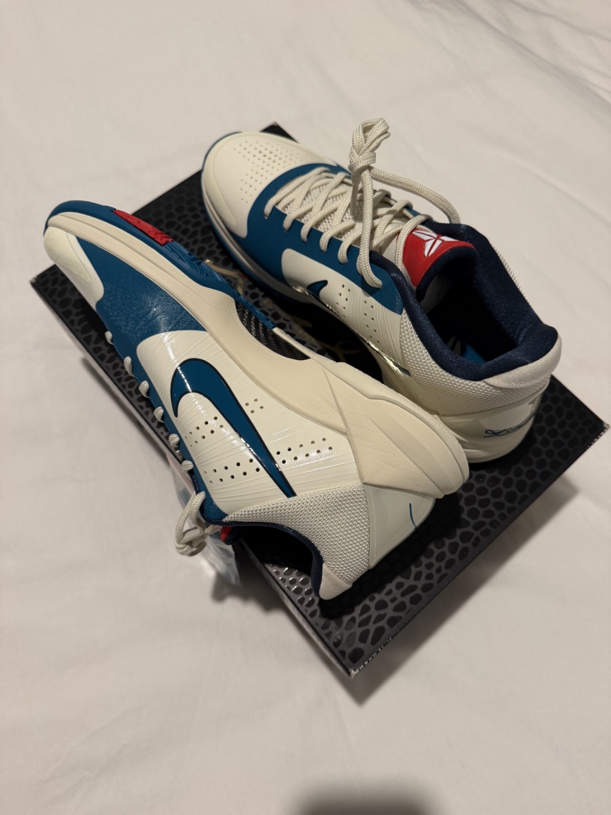 Nike Kobe 5 Protro Caitlin Clark PE Coconut Milk Spruce Men’s Size 10 IZ1852-100 Nike Kobe 5 Protro Caitlin Clark PE Coconut Milk Spruce Men’s Size 10 IZ1852-100