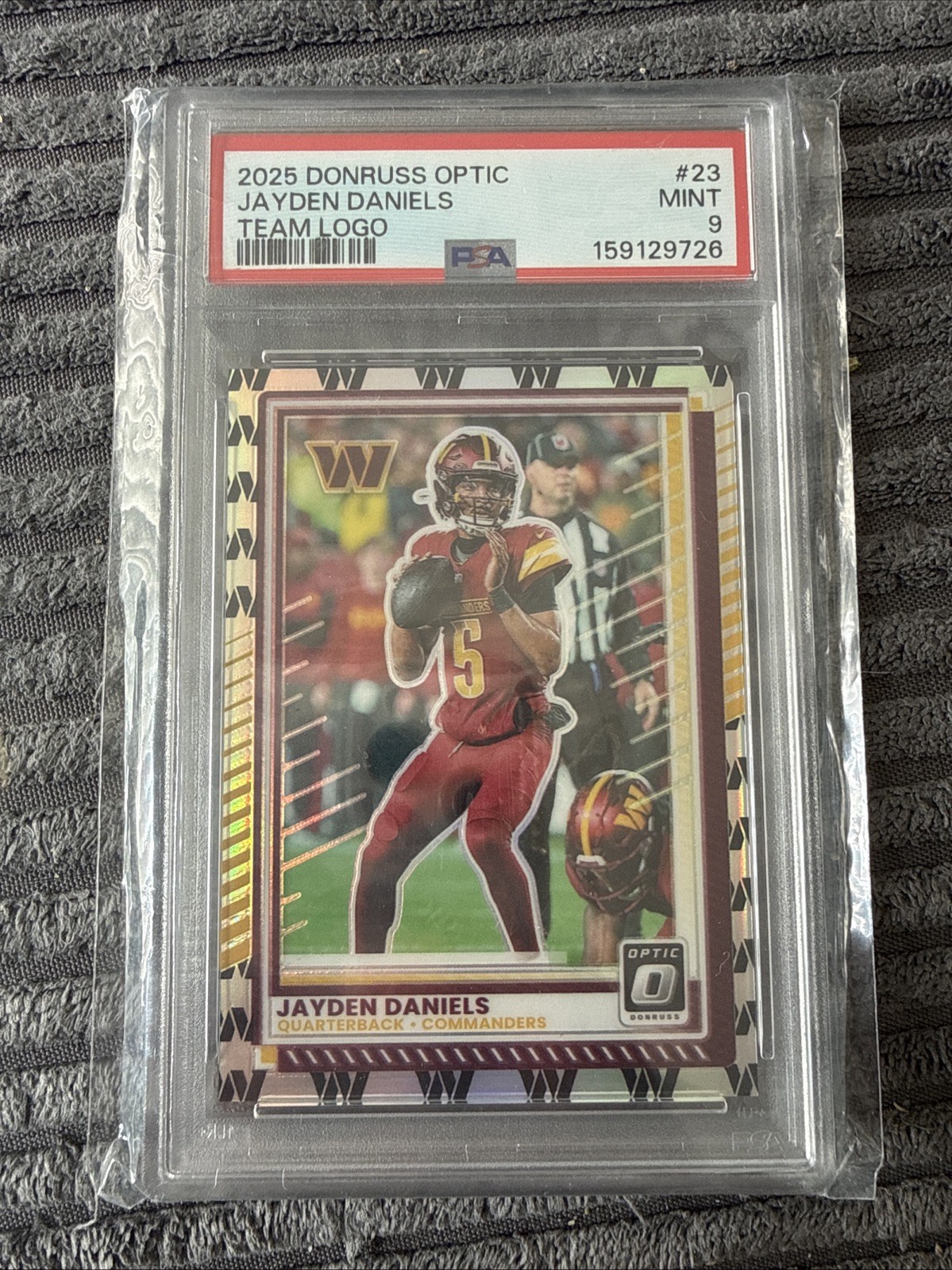 2025 Donruss Optic Jayden Daniels Team Logo /32 2025 Donruss Optic Jayden Daniels Team Logo /32