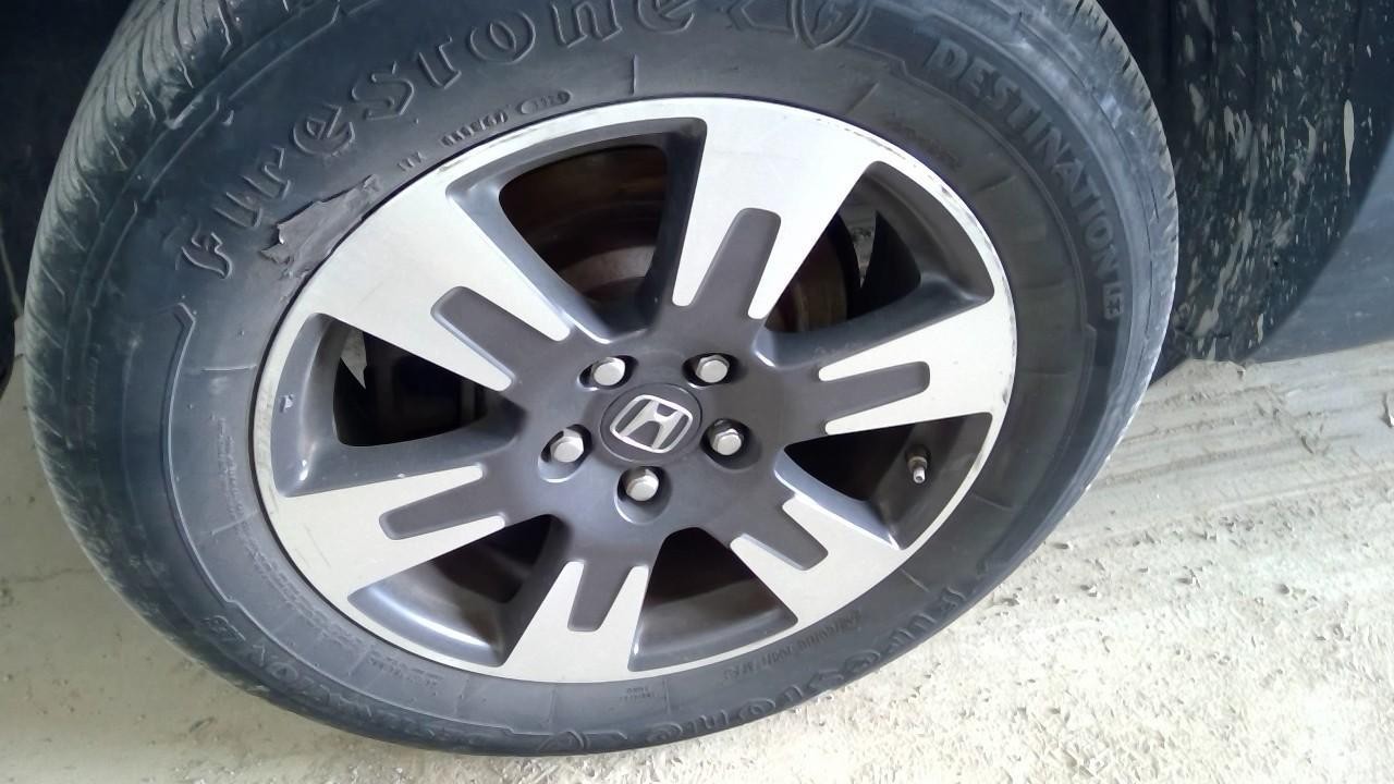 Used Wheel fits: 2017 Honda Ridgeline 18x8 6 spoke machined face Grade C