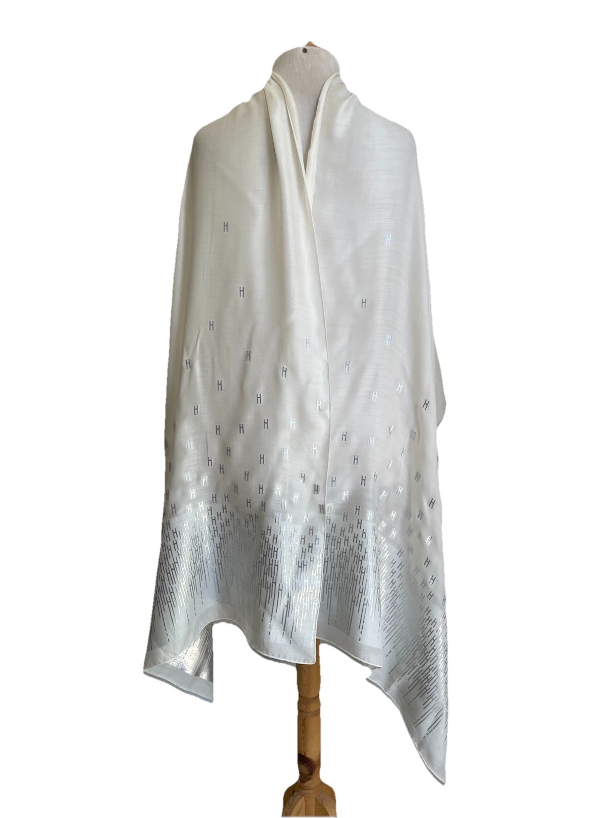 H83# Hermes Paris Metallic Silk Cashmere Scarf Stole Shawl White Silver Monogram