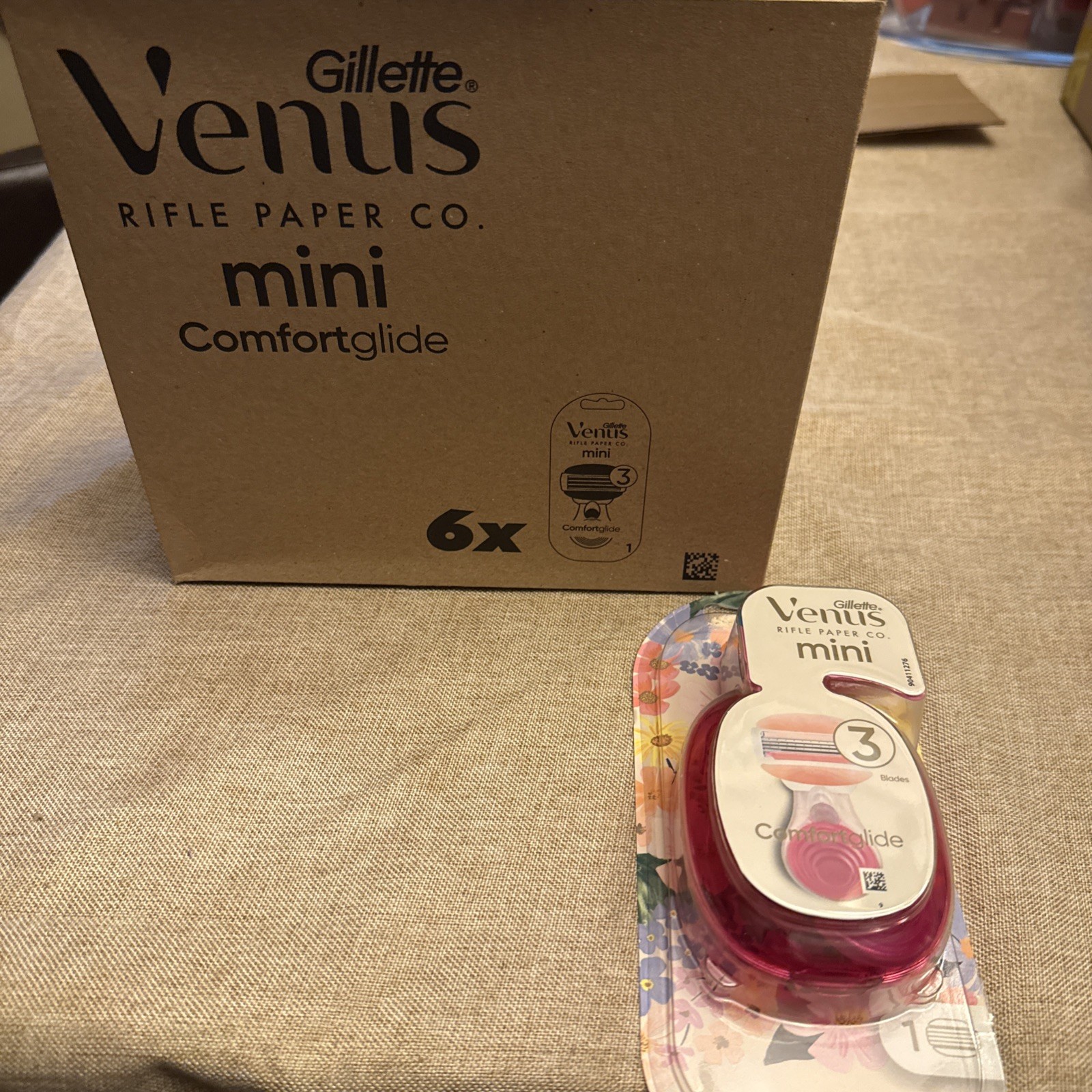 Lot of 6 Gillette Venus Mini E Comfort Glide 3 Blades With Compact Case Lot of 6 Gillette Venus Mini E Comfort Glide 3 Blades With Compact Case