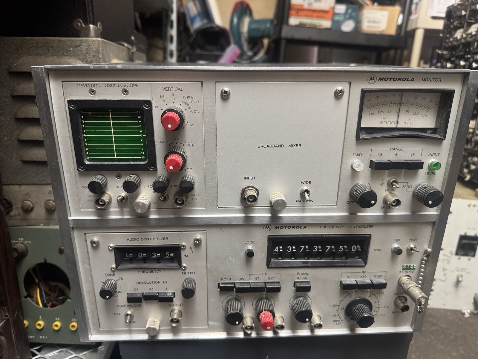 Vtg Motorola FM Radio Service Monitor Frequency Audio Synthesizer Oscilloscope Vtg Motorola FM Radio Service Monitor Frequency Audio Synthesizer Oscilloscope