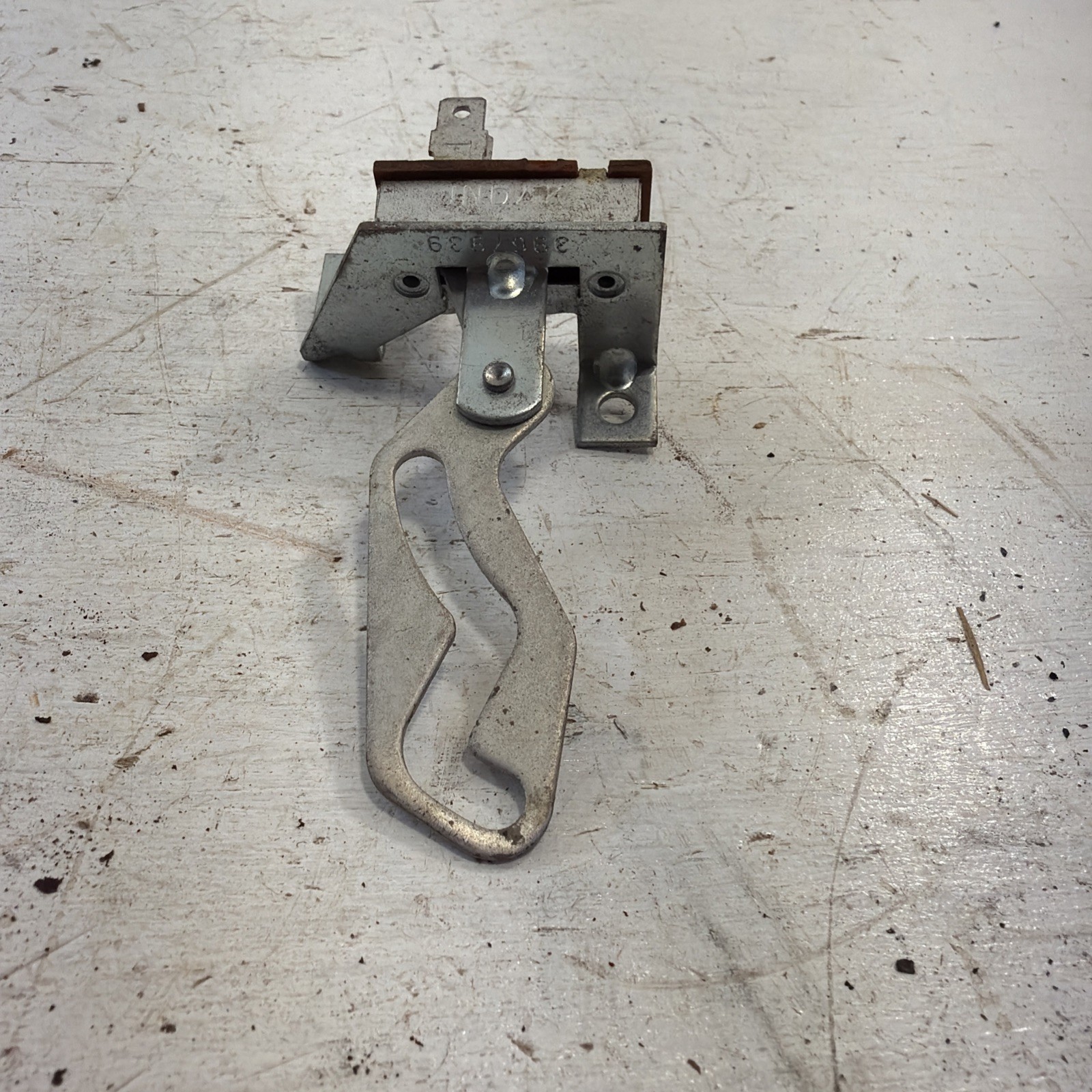 NOS OEM GM 3967939 HEATER CONTROL FAN SPEED SWITCH 1969-79 Nova 73-79 Skylark NOS OEM GM 3967939 HEATER CONTROL FAN SPEED SWITCH 1969-79 Nova 73-79 Skylark