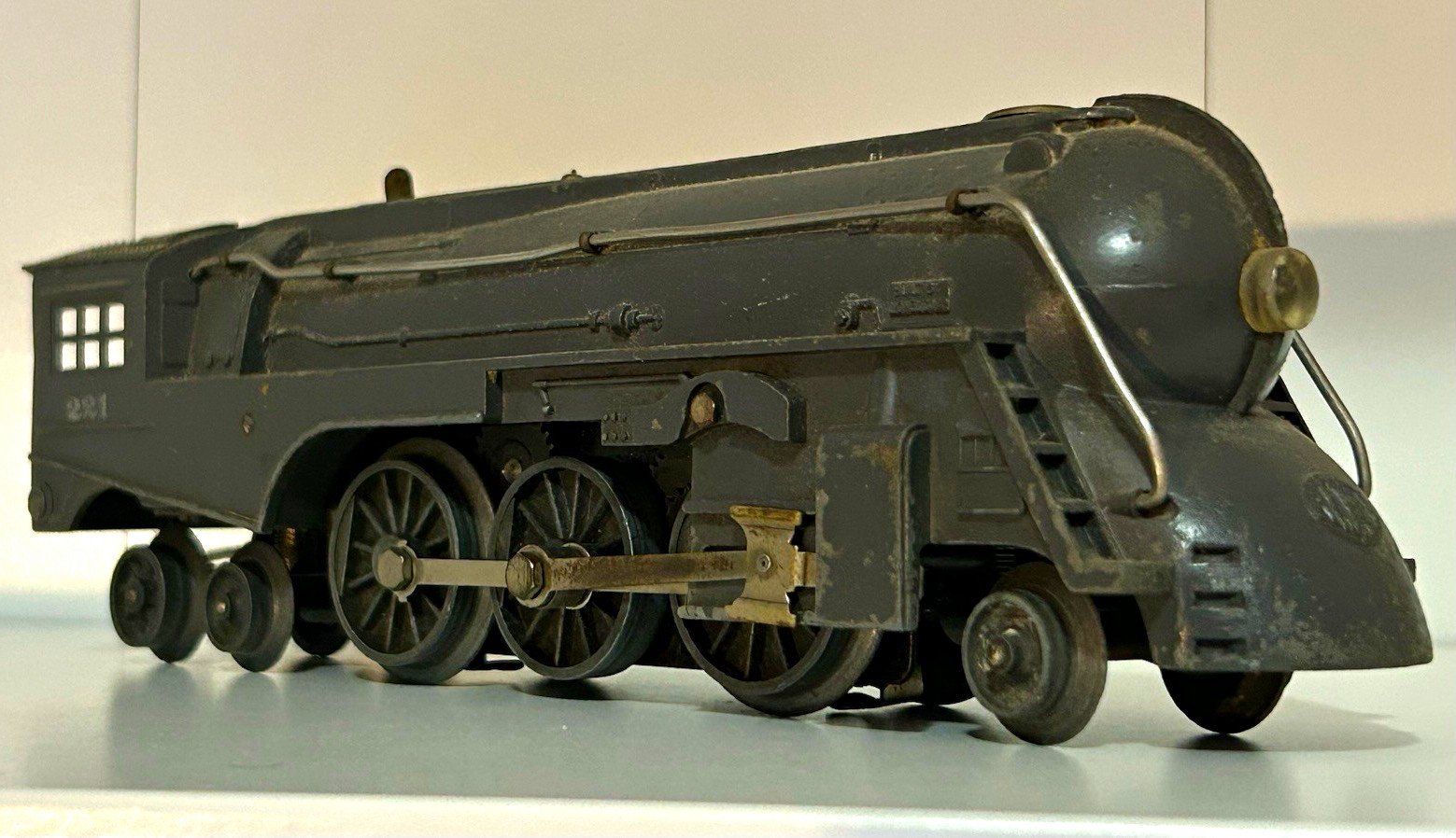 Lionel O-27 Postwar No. 221 Dreyfus Hudson Locomotive 1946 Tested Runs Lionel O-27 Postwar No. 221 Dreyfus Hudson Locomotive 1946 Tested Runs