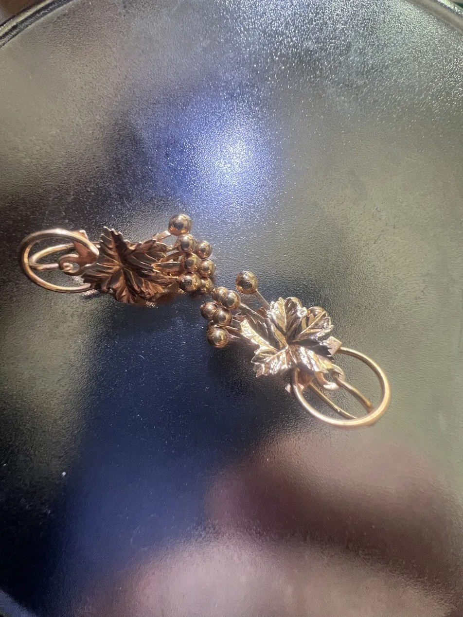 Vintage 18K Yellow Gold Grape Leaf Clip On Earrings Italy Arezzo 750 Hallmark