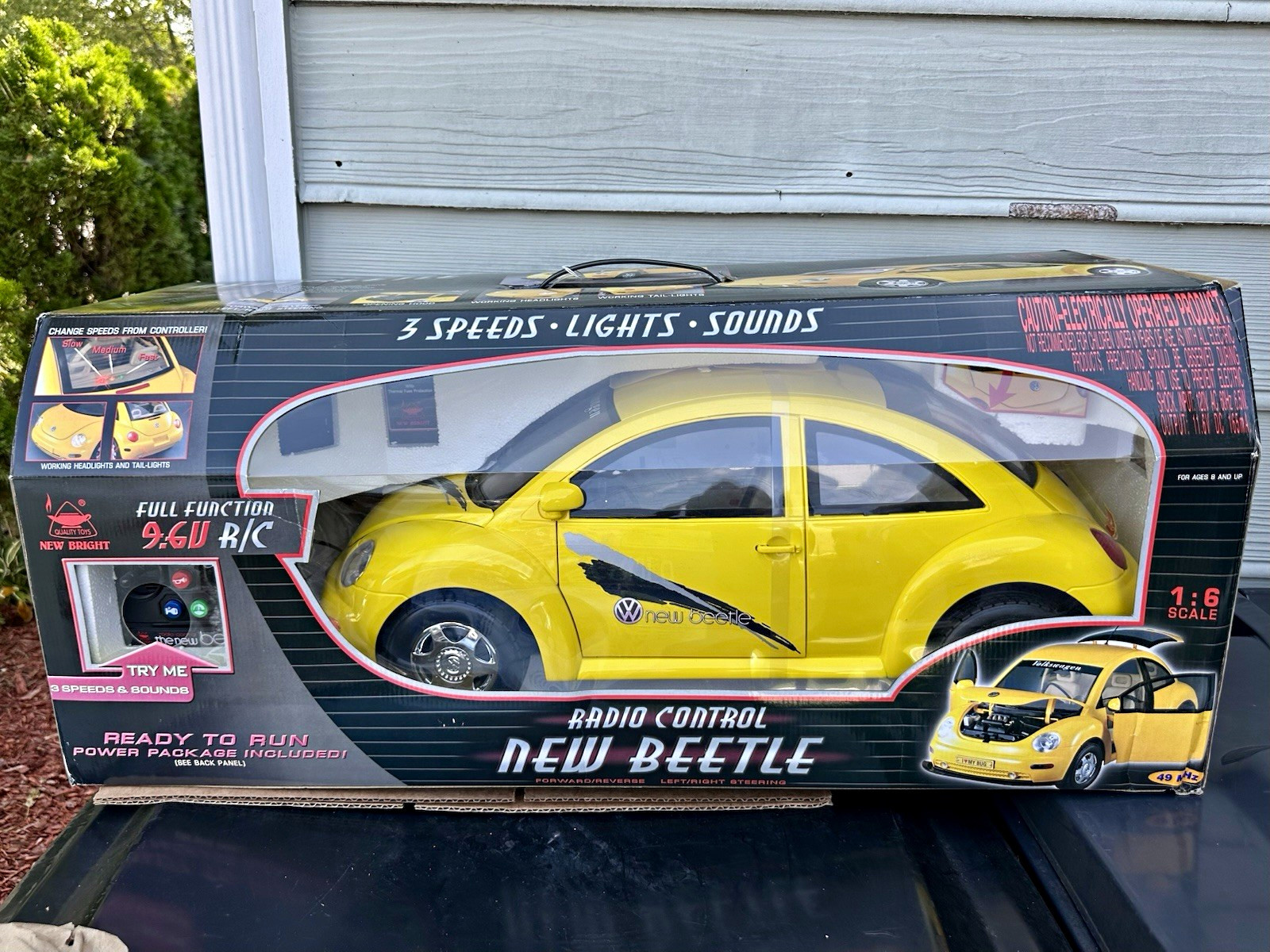 Vintage 2001 New Bright 1:6 Scale VW New Beetle RC Car Yellow 9.6V 6636 NIB