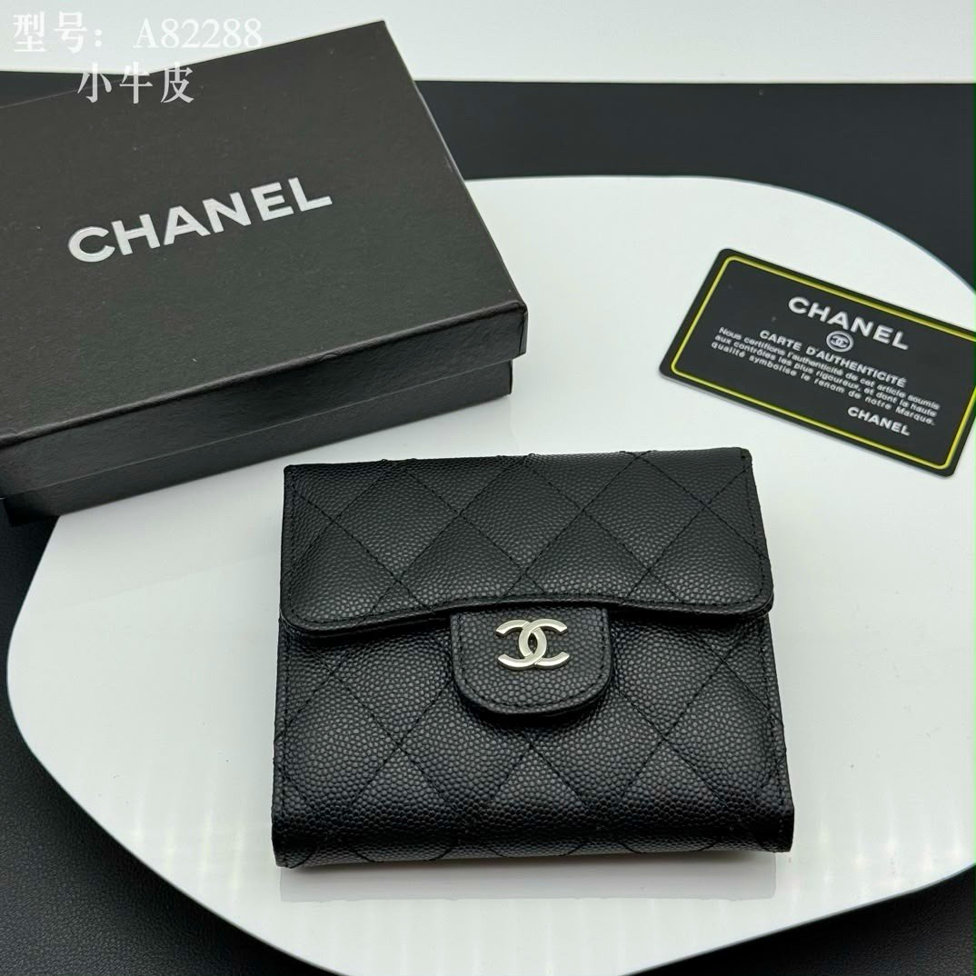 CHANEL Black Quilted Leather Women\'s Bi-Fold Wallet Snap Closure Zipper Pocket CHANEL Black Quilted Leather Women\'s Bi-Fold Wallet Snap Closure Zipper Pocket