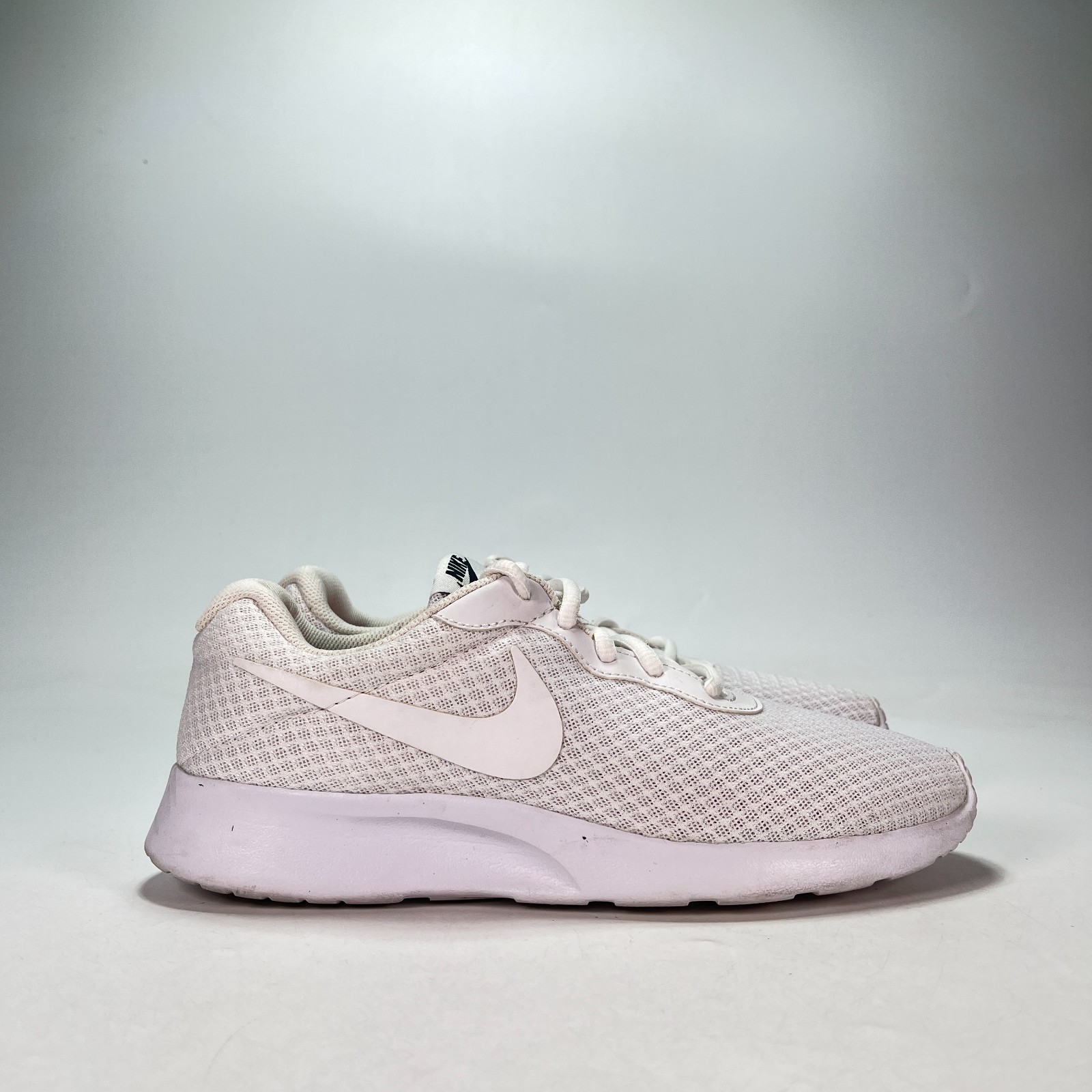 Nike Tanjun White Casual Walking Athleisure Sneakers 812655-110 Women\'s Size 8.5
