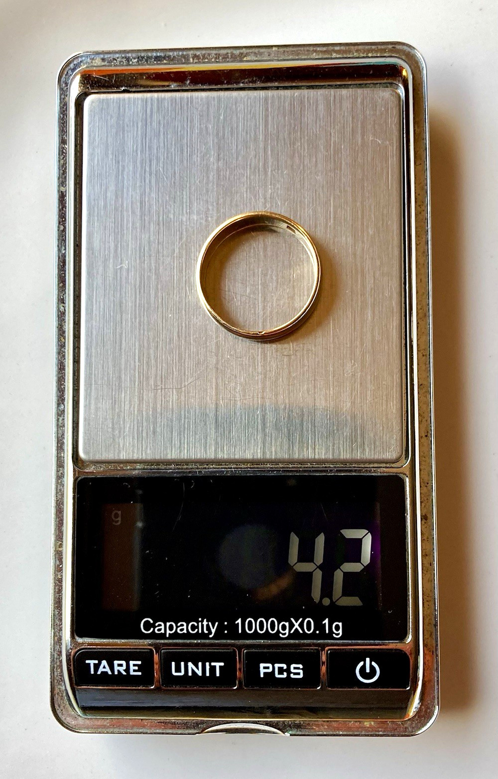 18 K Solid Gold Ring 4.2 Grams Marked And Tested 18 K Solid Gold Ring 4.2 Grams Marked And Tested