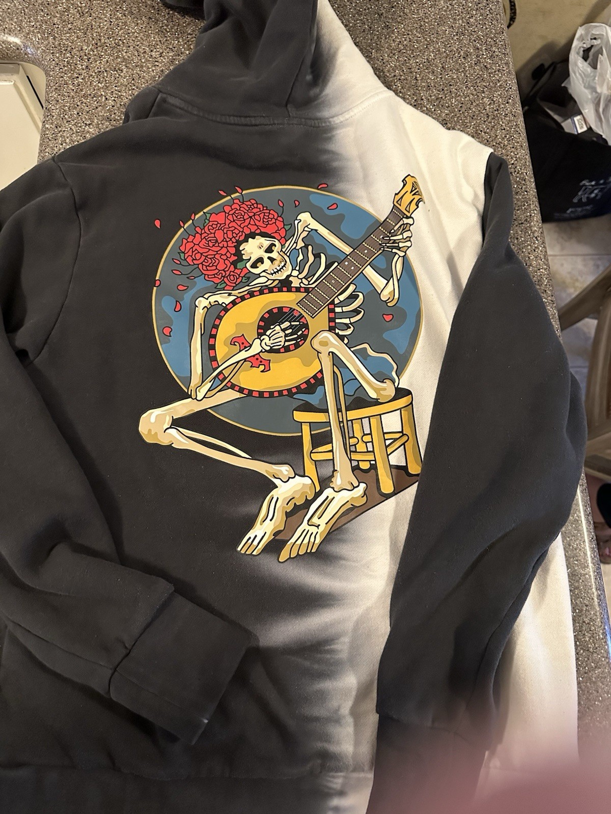 Grassroots California Two Tone Hoodie Men’s Small Skeleton Guitar Grassroots California Two Tone Hoodie Men’s Small Skeleton Guitar