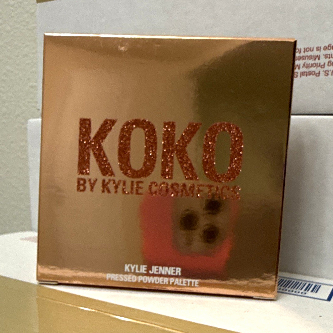 Kylie Cosmetics Koko Pressed Powder Palette - Pressed Powder - Collab #1 Kylie Cosmetics Koko Pressed Powder Palette - Pressed Powder - Collab #1