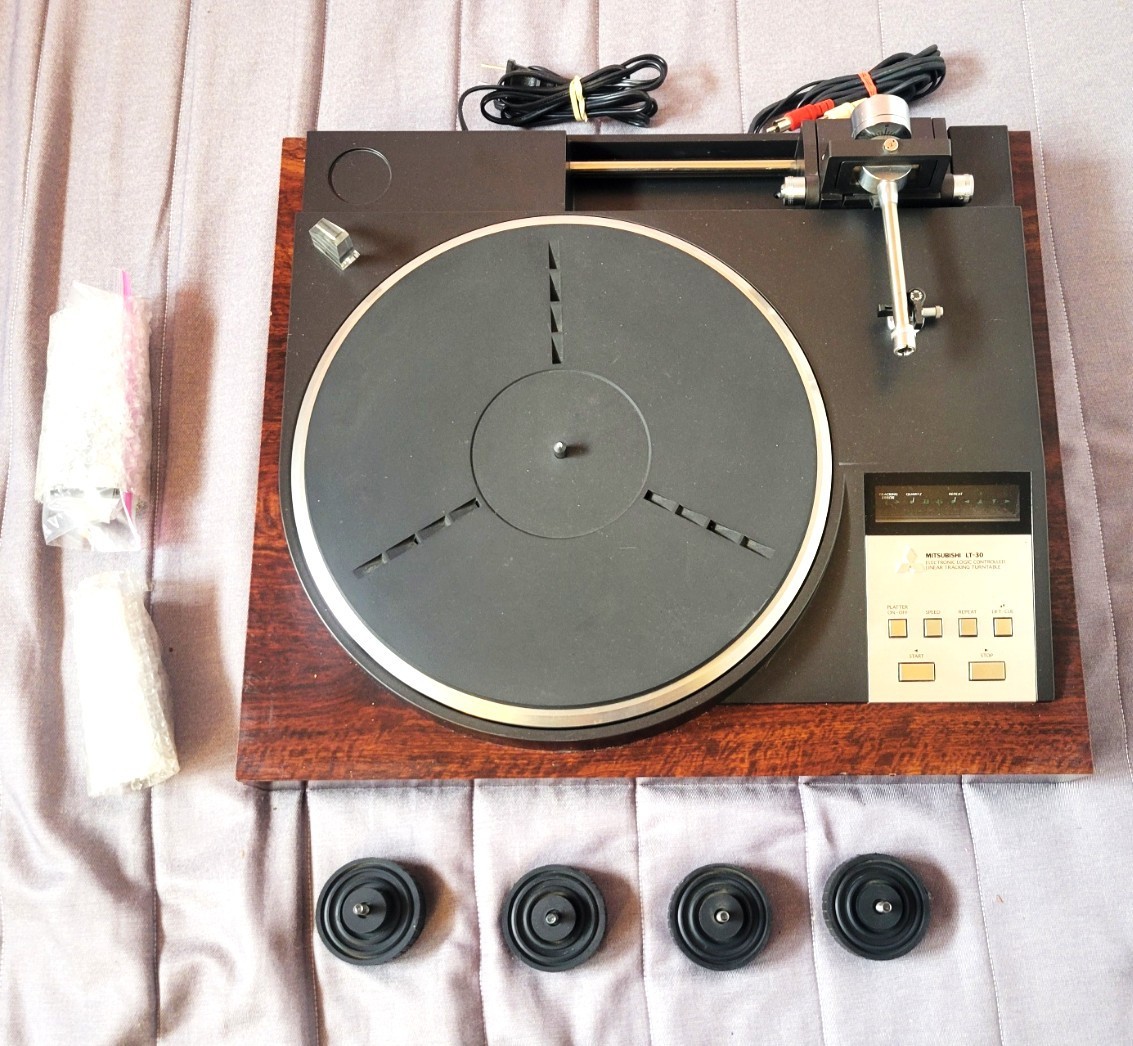RARE Mitsubishi Lt-30 Linear Tracking Turntable, Parts or repair only RARE Mitsubishi Lt-30 Linear Tracking Turntable, Parts or repair only