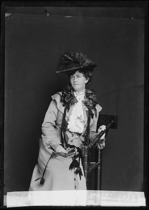 Miss Giffin Early 1900s Woman in Hat Vintage Portrait Photo