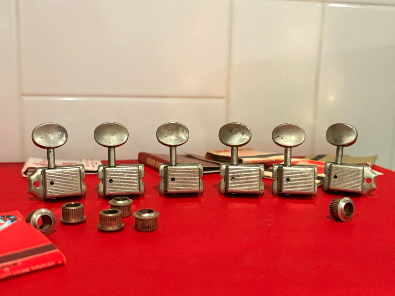 6 Hand Aged In-Line Vintage Fender Style Tuners 6 Hand Aged In-Line Vintage Fender Style Tuners