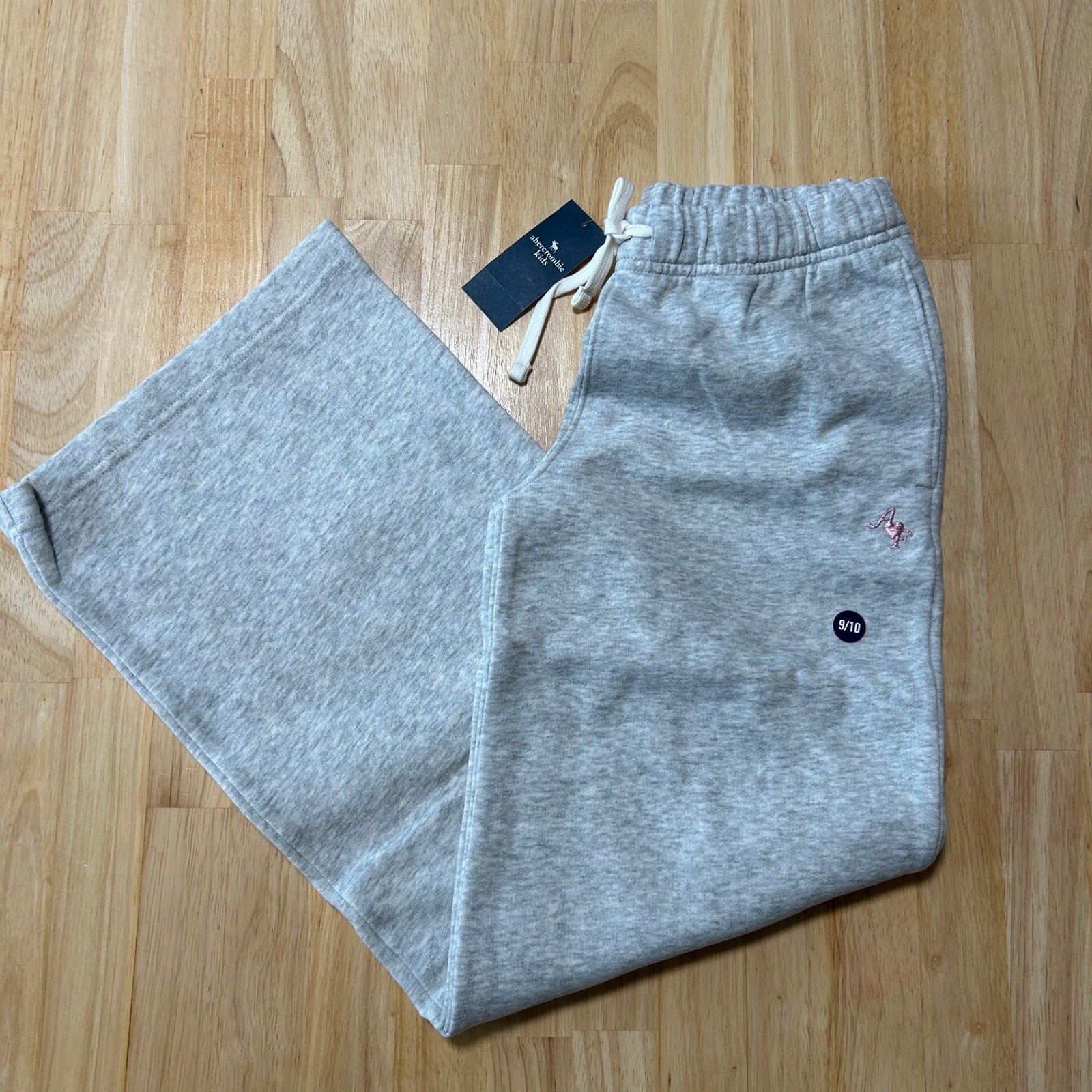 Abercrombie Kids Girls Gray Wide Leg Sweatpants A&F Essentials 9/10 Long NWT Abercrombie Kids Girls Gray Wide Leg Sweatpants A&F Essentials 9/10 Long NWT