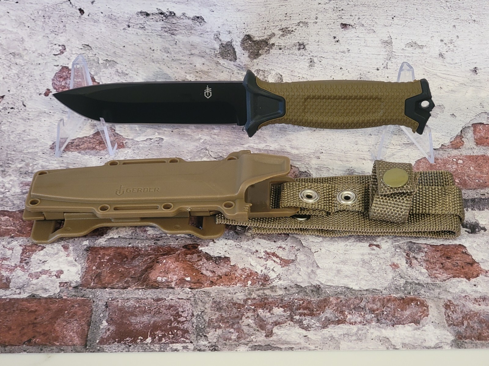 Gerber Strongarm USA Fixed Blade Knife Brown or Black - Plain Or Serrated ~NEW~ Gerber Strongarm USA Fixed Blade Knife Brown or Black - Plain Or Serrated ~NEW~