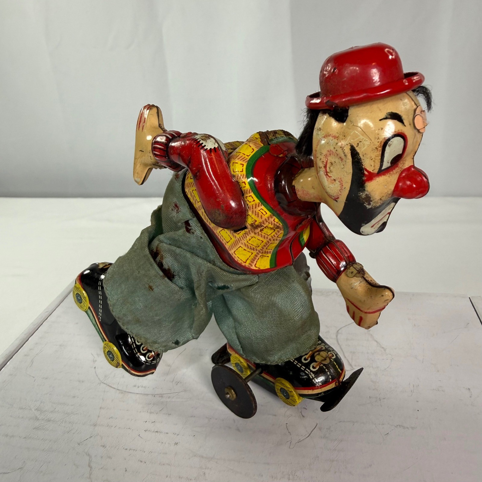 Vintage TPS Japan Wind Up Tin Litho Roller Skating Clown Toy Collectible Vintage TPS Japan Wind Up Tin Litho Roller Skating Clown Toy Collectible