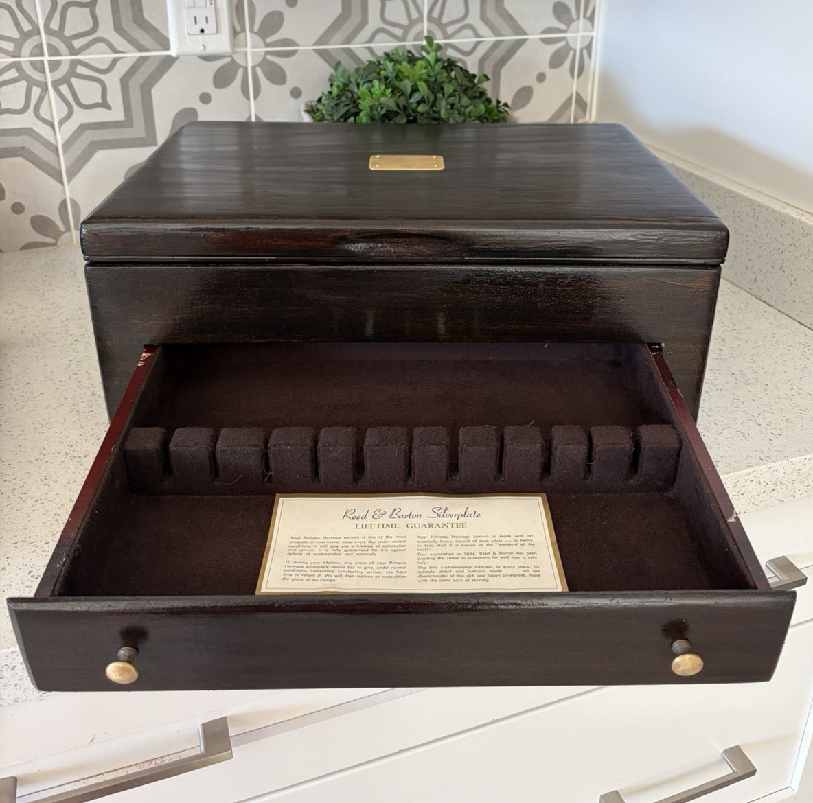 Fully Restored Vintage Reed & Barton Wooden Silverware Chest w/ Drawer. Fully Restored Vintage Reed & Barton Wooden Silverware Chest w/ Drawer.