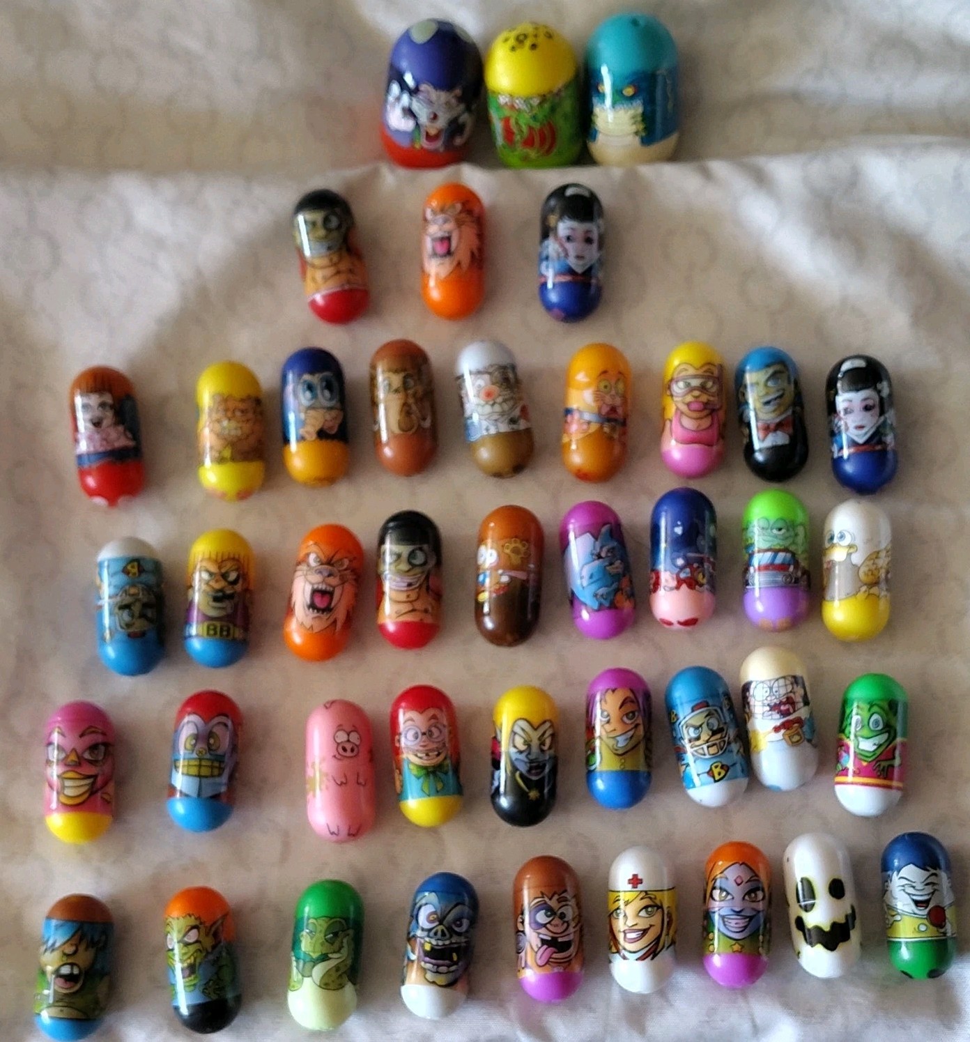 Mighty Beanz X-TREME Mixed Characters Capsule Lot Bean Figures 2004 Mighty Beanz X-TREME Mixed Characters Capsule Lot Bean Figures 2004