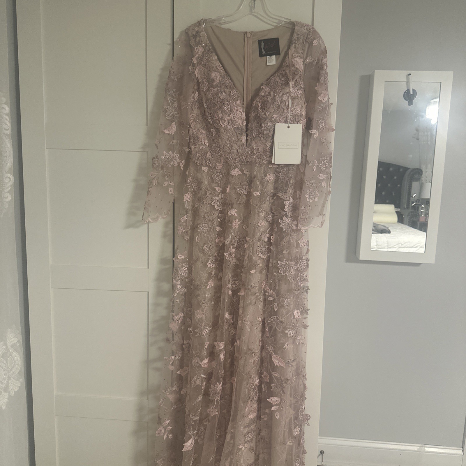 NWT Mac Duggal Floral Applique Long Sleeve Illusion Gown Rose Pink Womens Size 8