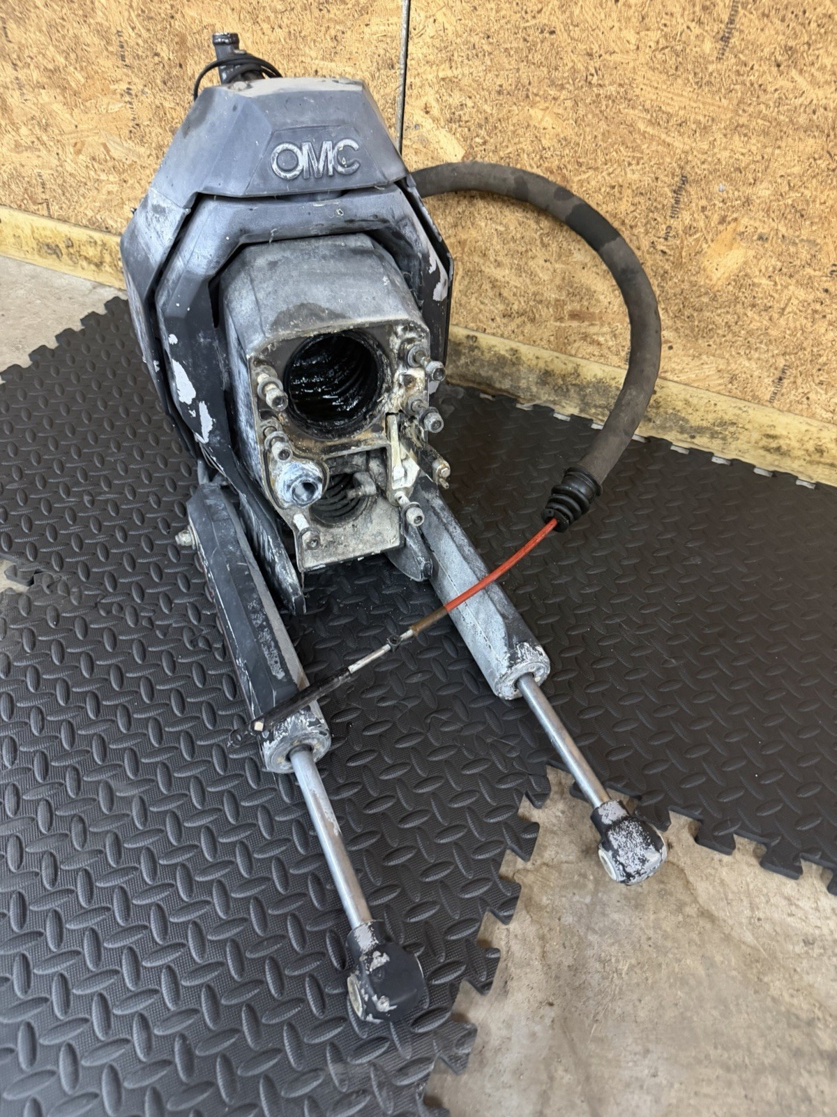 OMC Cobra Complete Transom Gimbal Assembly & Trim Rams Freshwater OMC Cobra Complete Transom Gimbal Assembly & Trim Rams Freshwater