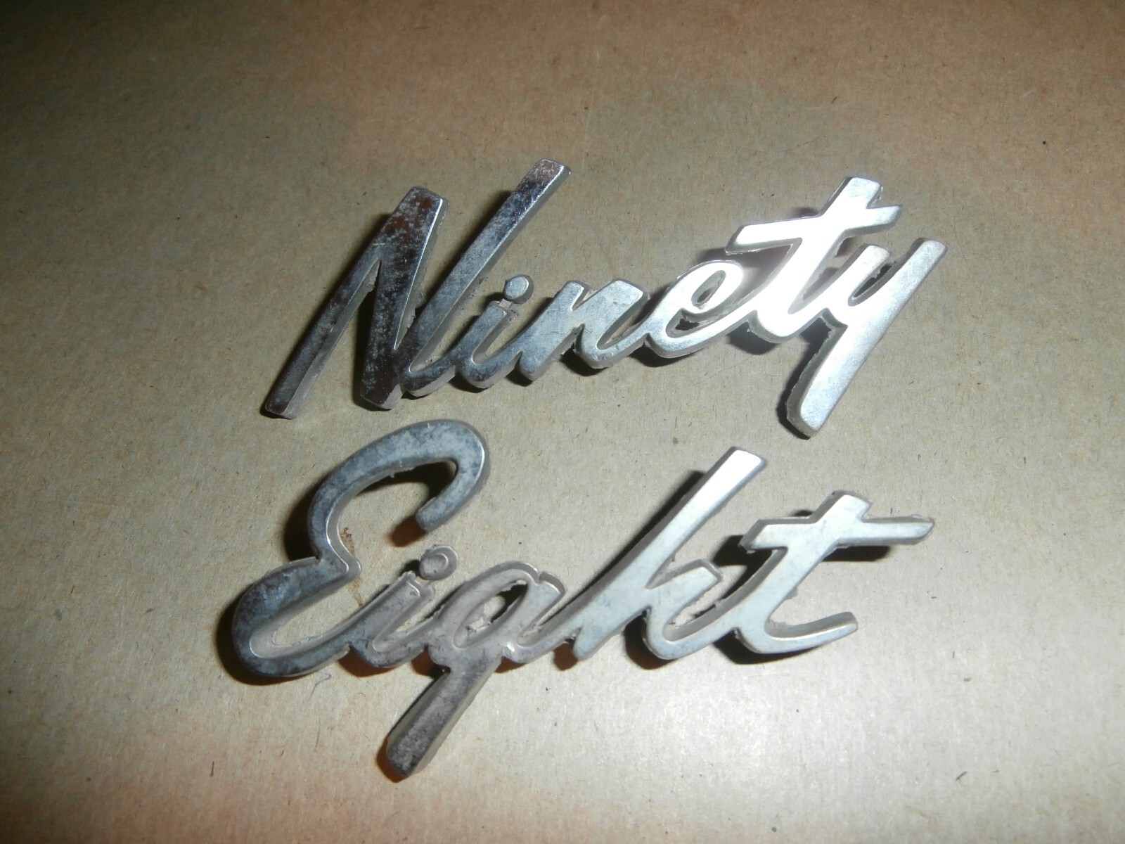 Vintage 580355 580356 Oldsmobile Ninety Eight Metal Emblems 1962 - 1968 ?? Vintage 580355 580356 Oldsmobile Ninety Eight Metal Emblems 1962 - 1968 ??