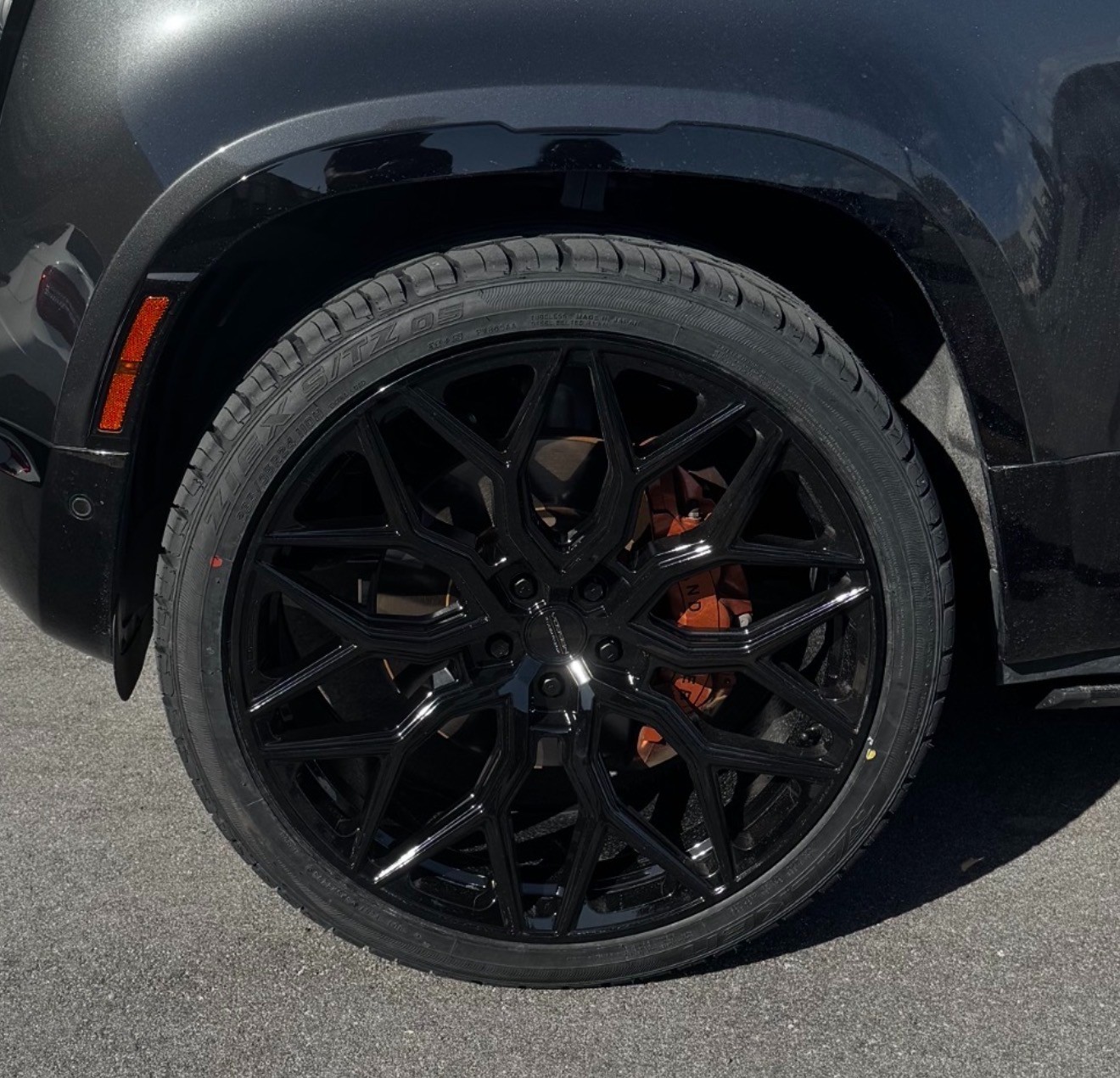 SET Vossen HF-2 24x10 Gloss Black Wheel (4), FALKEN AZENIS LX-SIX LAND ROVER